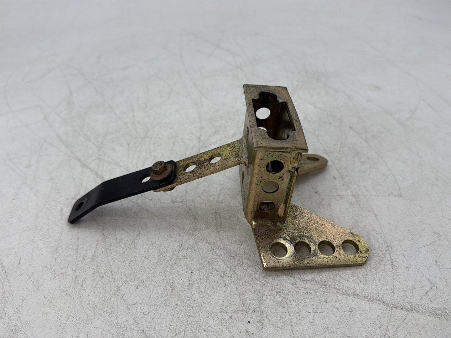 2005 Harley Electra Glide Touring Ultra FLHTCUI OEM Driver Rider Backrest Bracket Mount 52589-09A