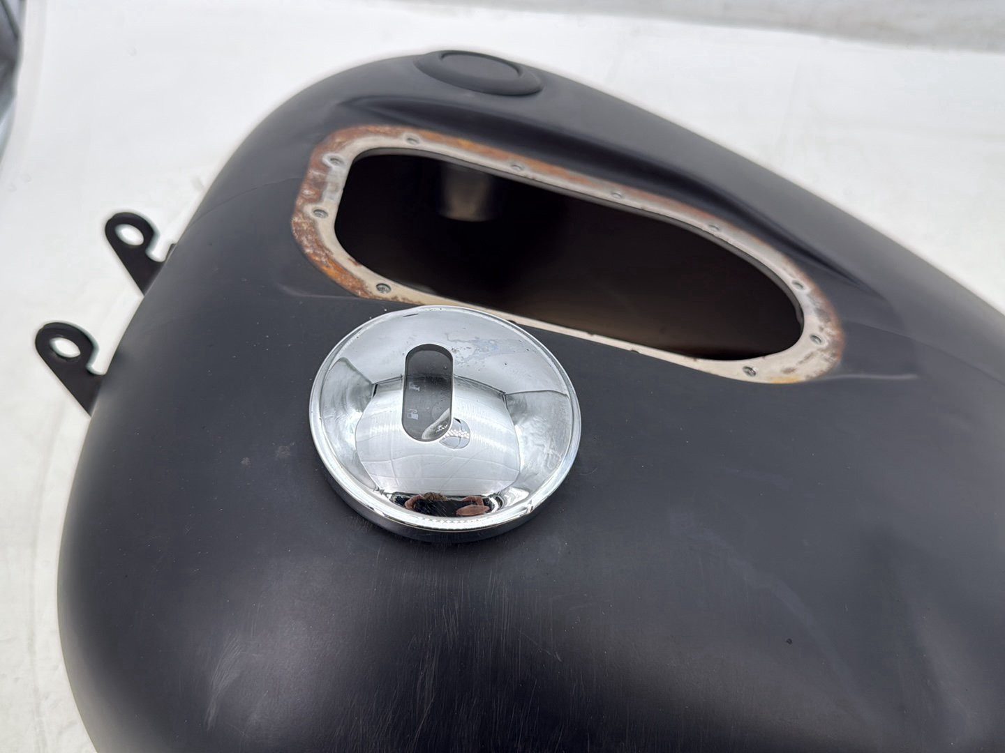 2007 Harley Dyna Street Bob FXDBI OEM Fuel Gas Tank Gasoline Reservoir