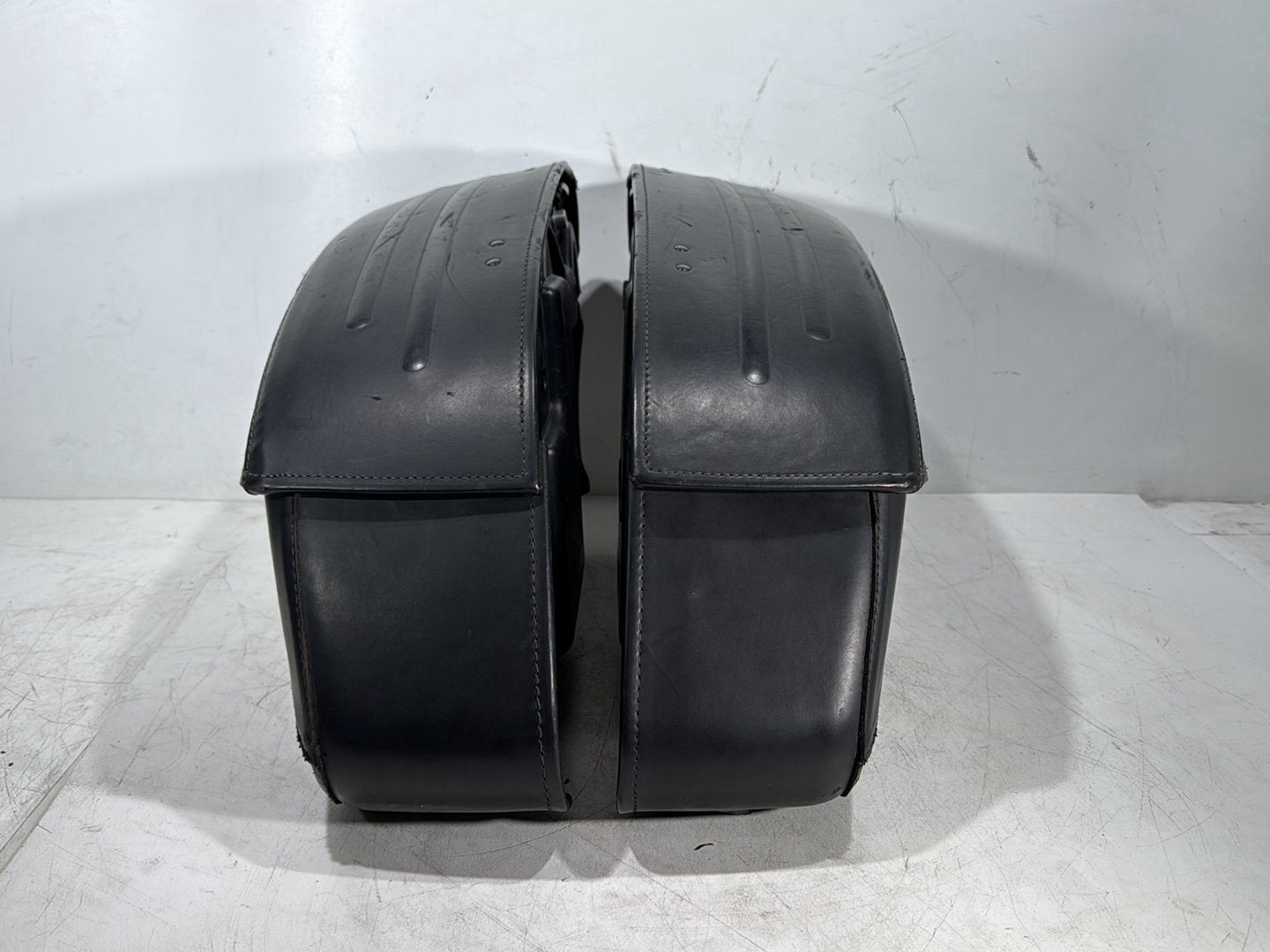 2004 Harley Road King Touring Custom FLHRSI OEM Rear Left Right Saddlebags Luggage Leather