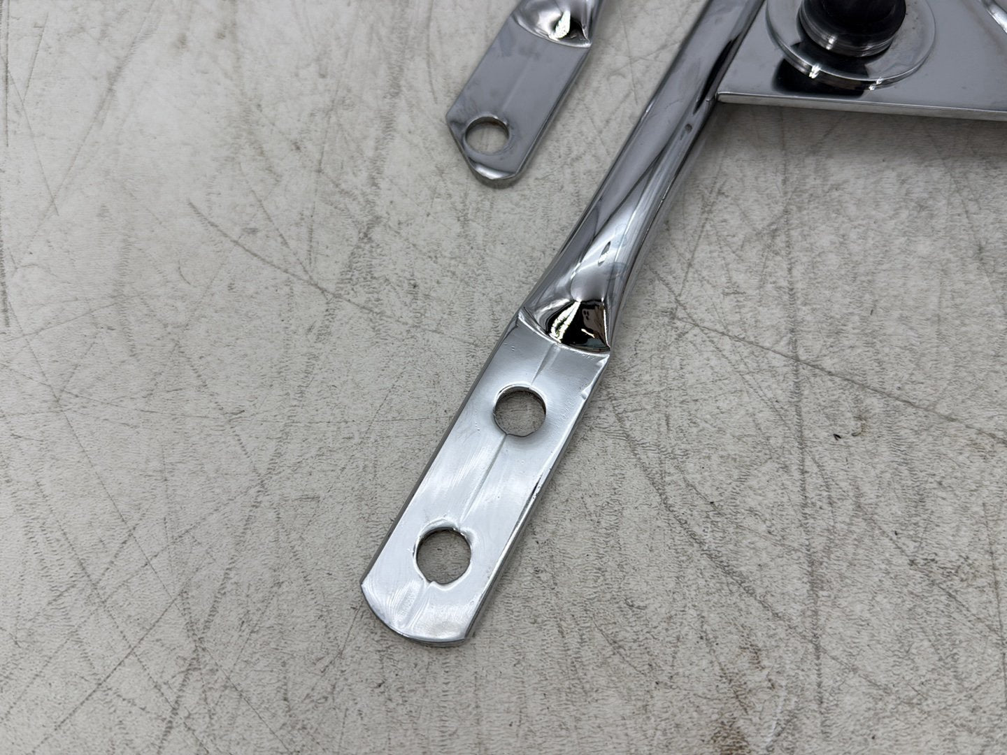 2004 Harley Road King Touring Custom FLHRSI OEM Detachable Tour Pak Luggage Box Bracket