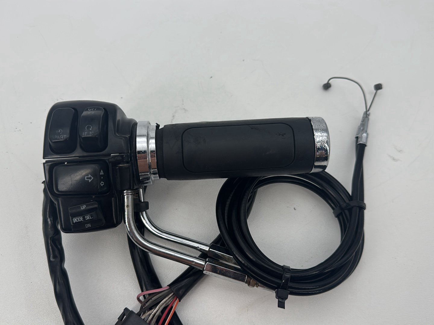 1999 - 2006 Harley-Davidson Touring Electra Glide Classic Right Engine Start Kill Switches Controls 71684-06A