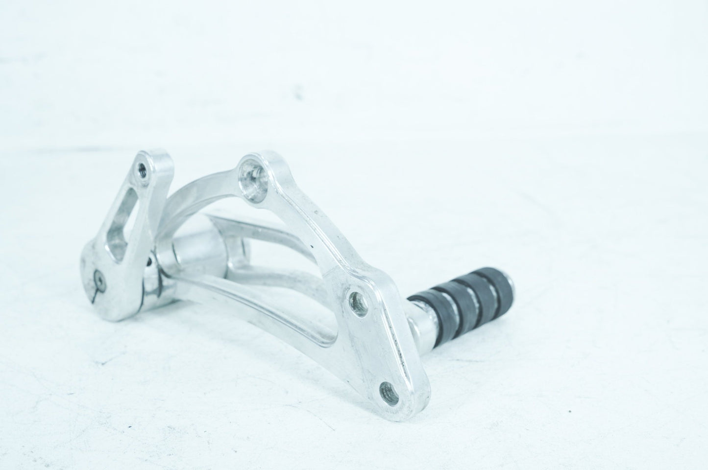 1999 - 2006 Harley-Davidson Dyna Super Glide T-Sport Left Driver Foot Controls Peg Rest 50643-82