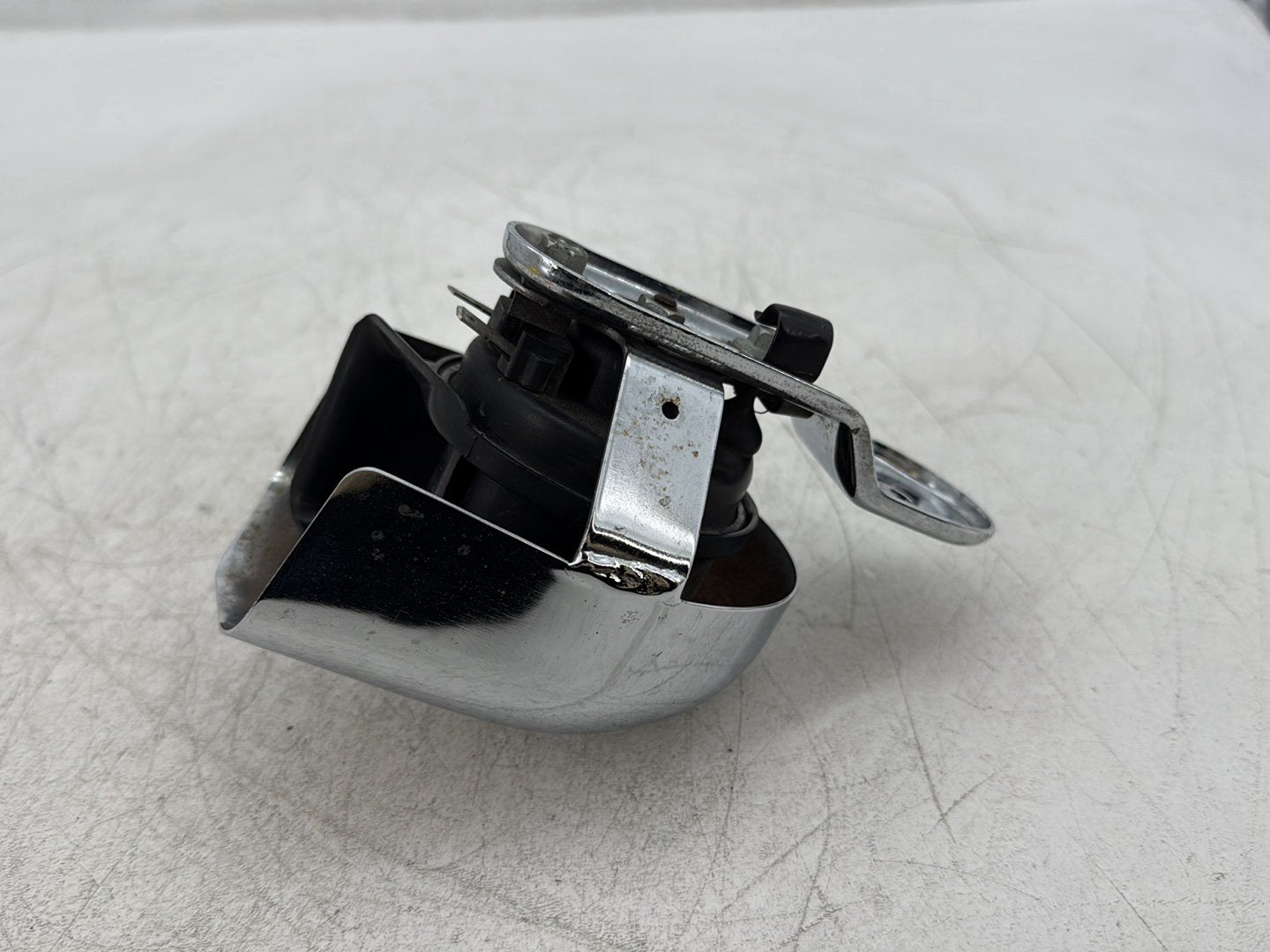2010 Harley Dyna Fat Bob FXDF OEM Horn Signal Klaxon Chrome Cover
