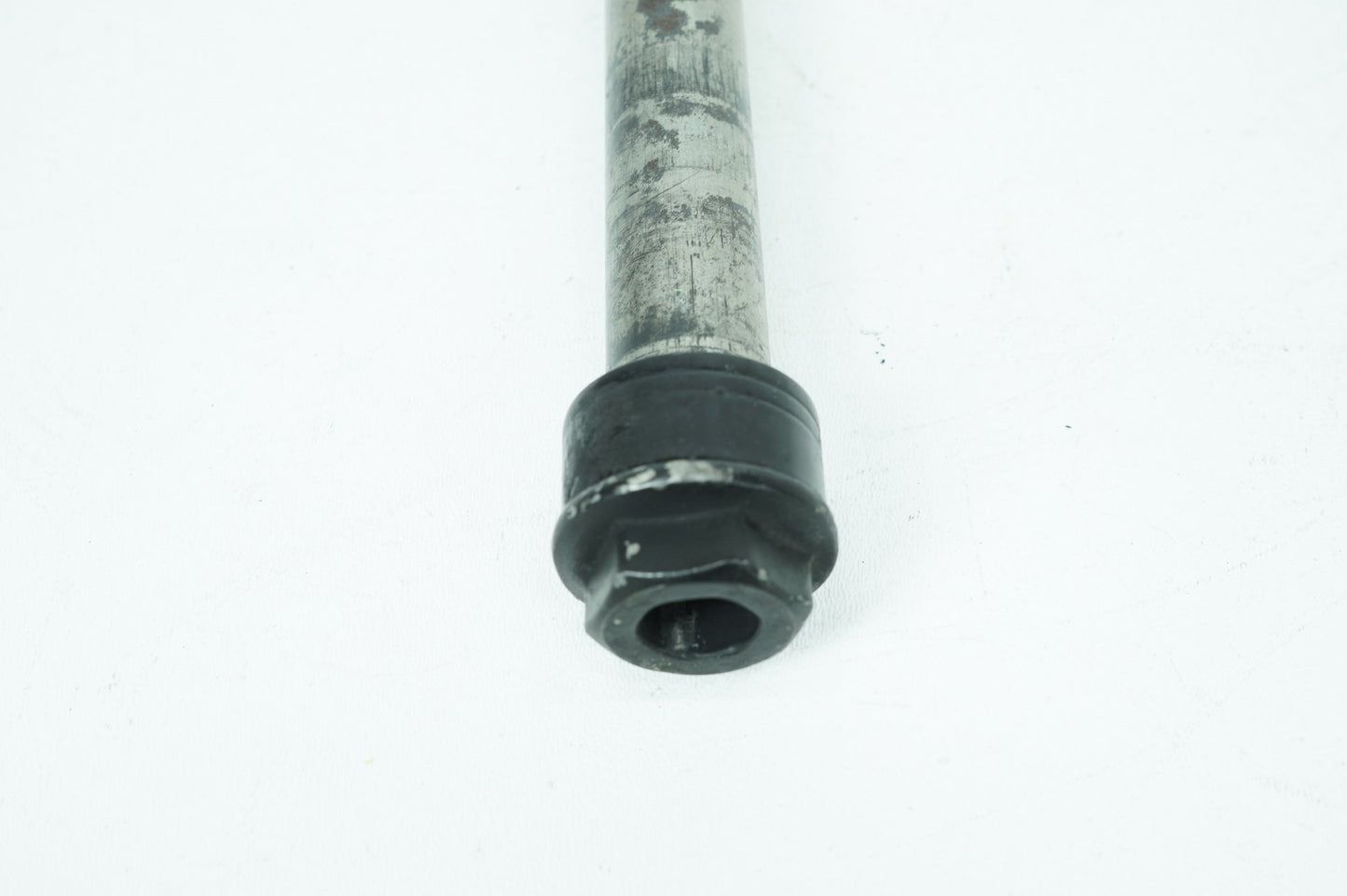 2007 - 2017 Harley-Davidson Dyna Low Rider Rear Wheel Axle Bolt Shaft 41114-08