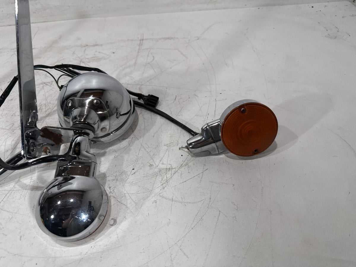 2002 Harley Heritage Softail Classic Front Turn Signal Indicators Aux Light Bar