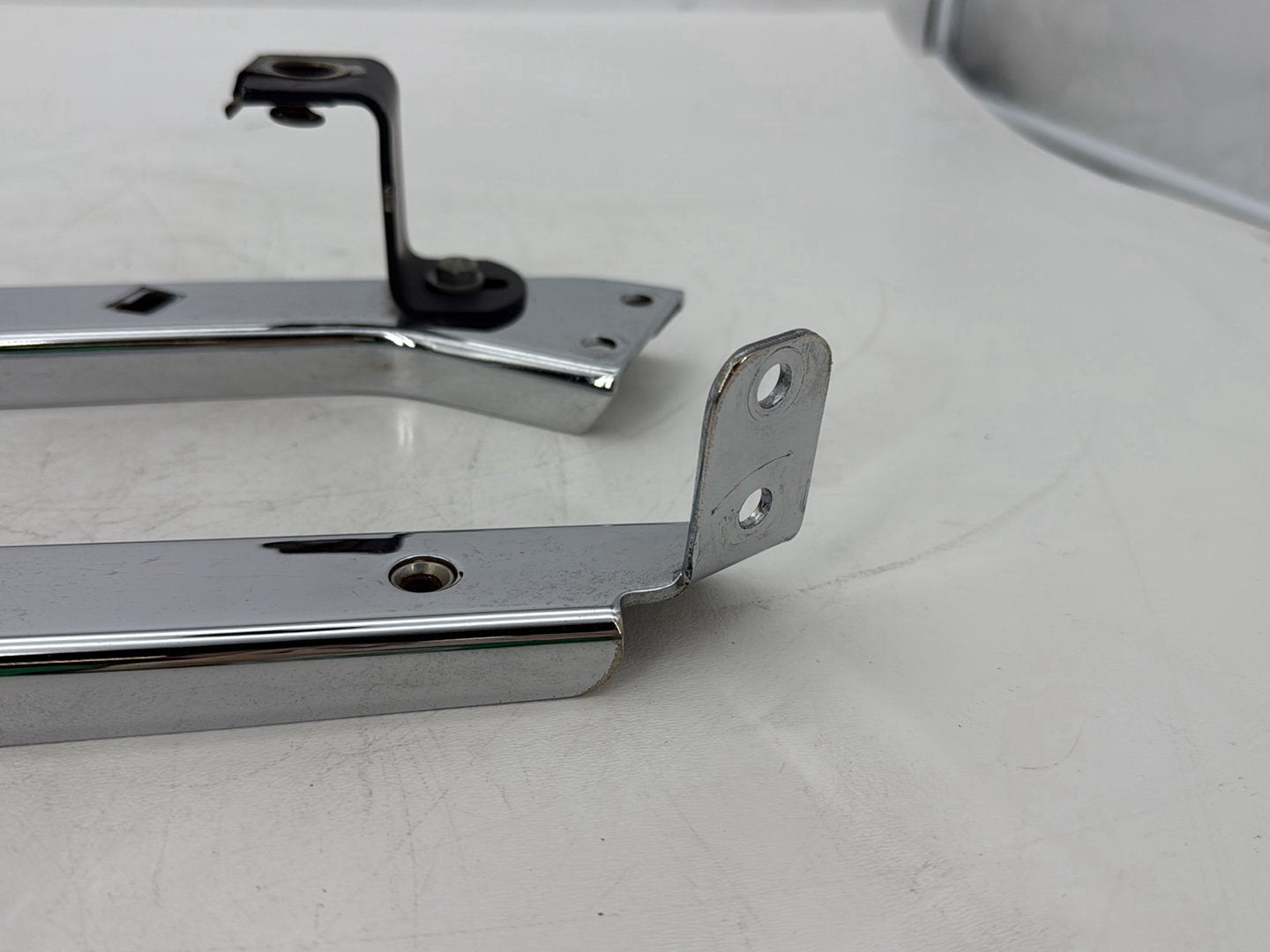 2008 Harley Touring FLHTCU Electra Glide Ultra OEM Left Right Saddlebag Fender Struts Brackets