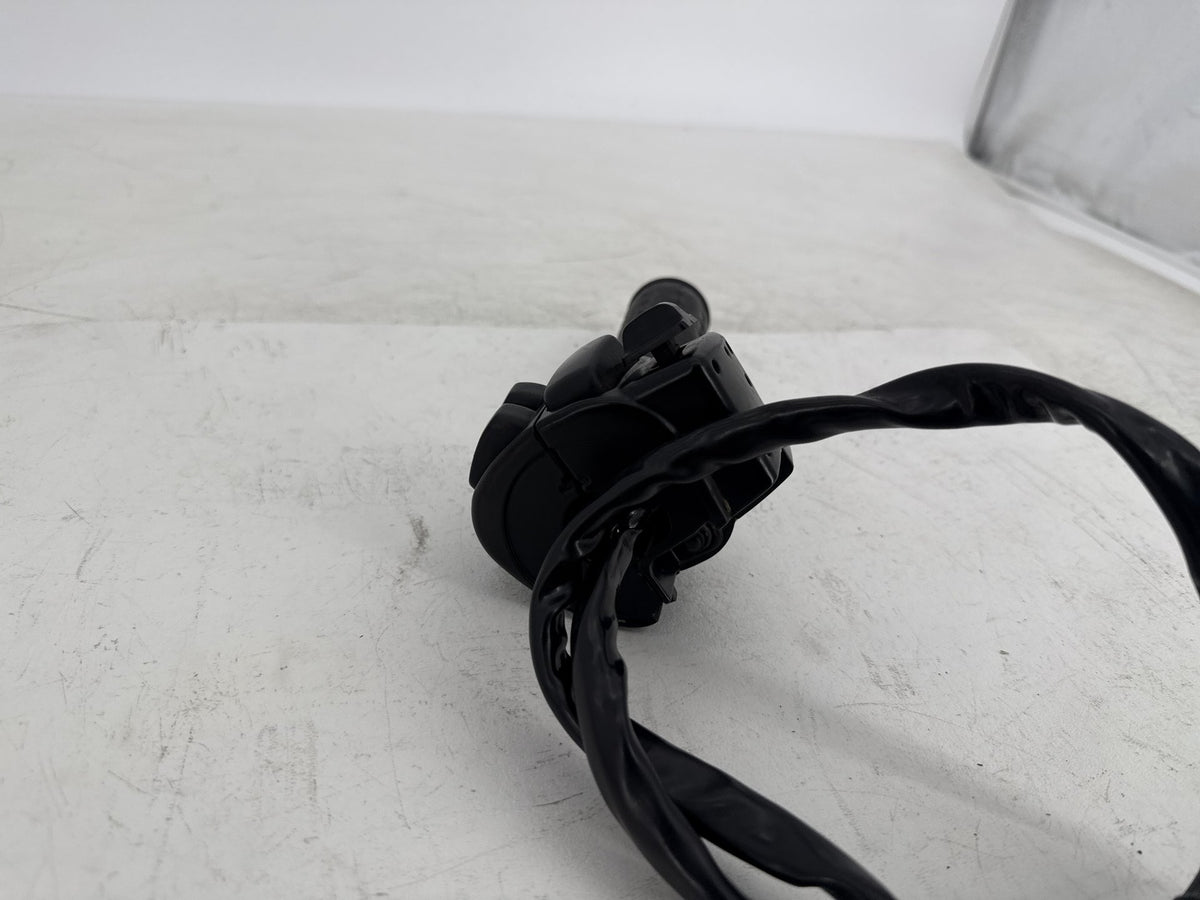 2013 Harley Street Glide Touring OEM Right Engine Start Kill Switches Controls
