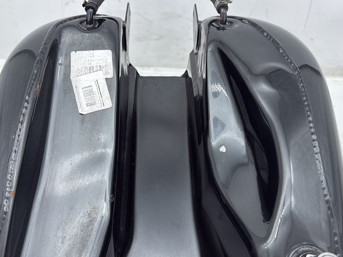 2007 Harley Street Glide Touring FLHX OEM Fuel Gas Tank Gasoline Reservoir