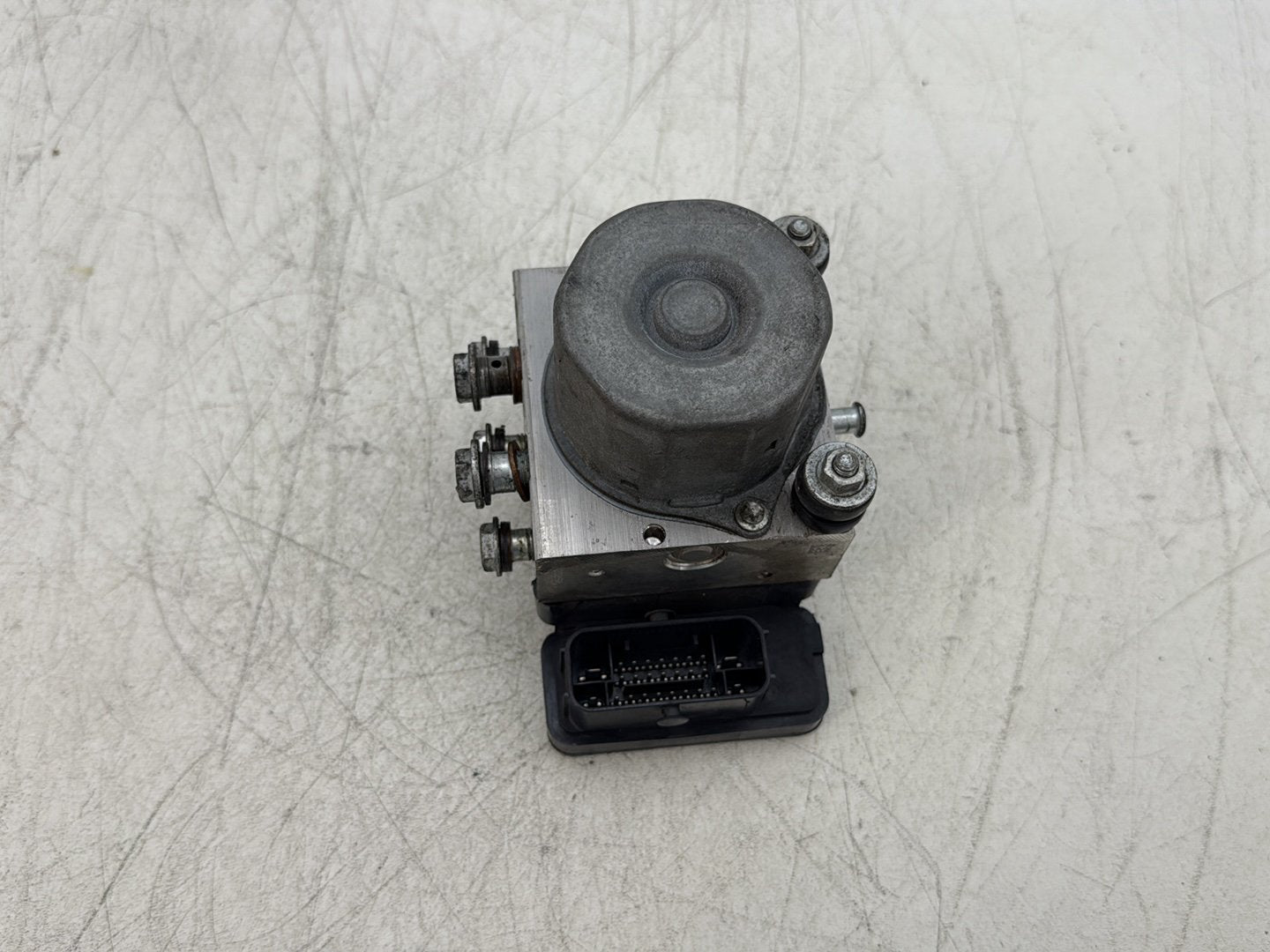 2015 Harley Road Glide Touring FLTRXS OEM ABS Brake Pump & Control Module