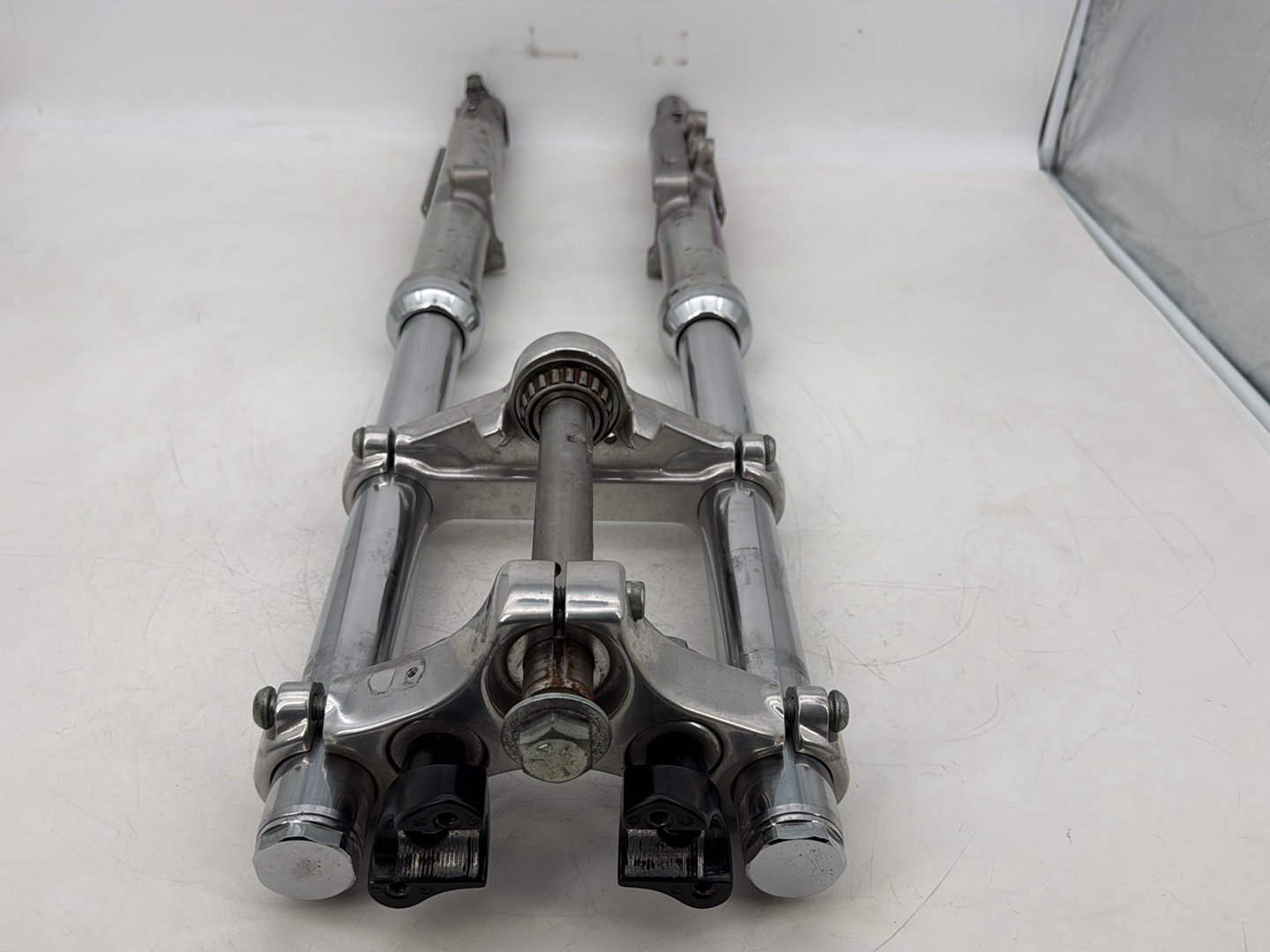 1999 - 2006 Harley-Davidson Dyna Super Glide Front Triple Tree Set & LH RH Fork Legs Sliders 45739-87 , 46076-04