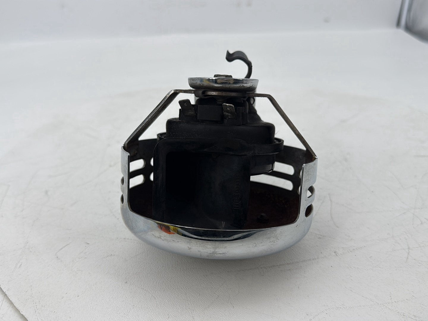 2007 - 2012 Harley-Davidson Dyna Super Glide Horn Signal Klaxon Chrome Cover  	69012-93A