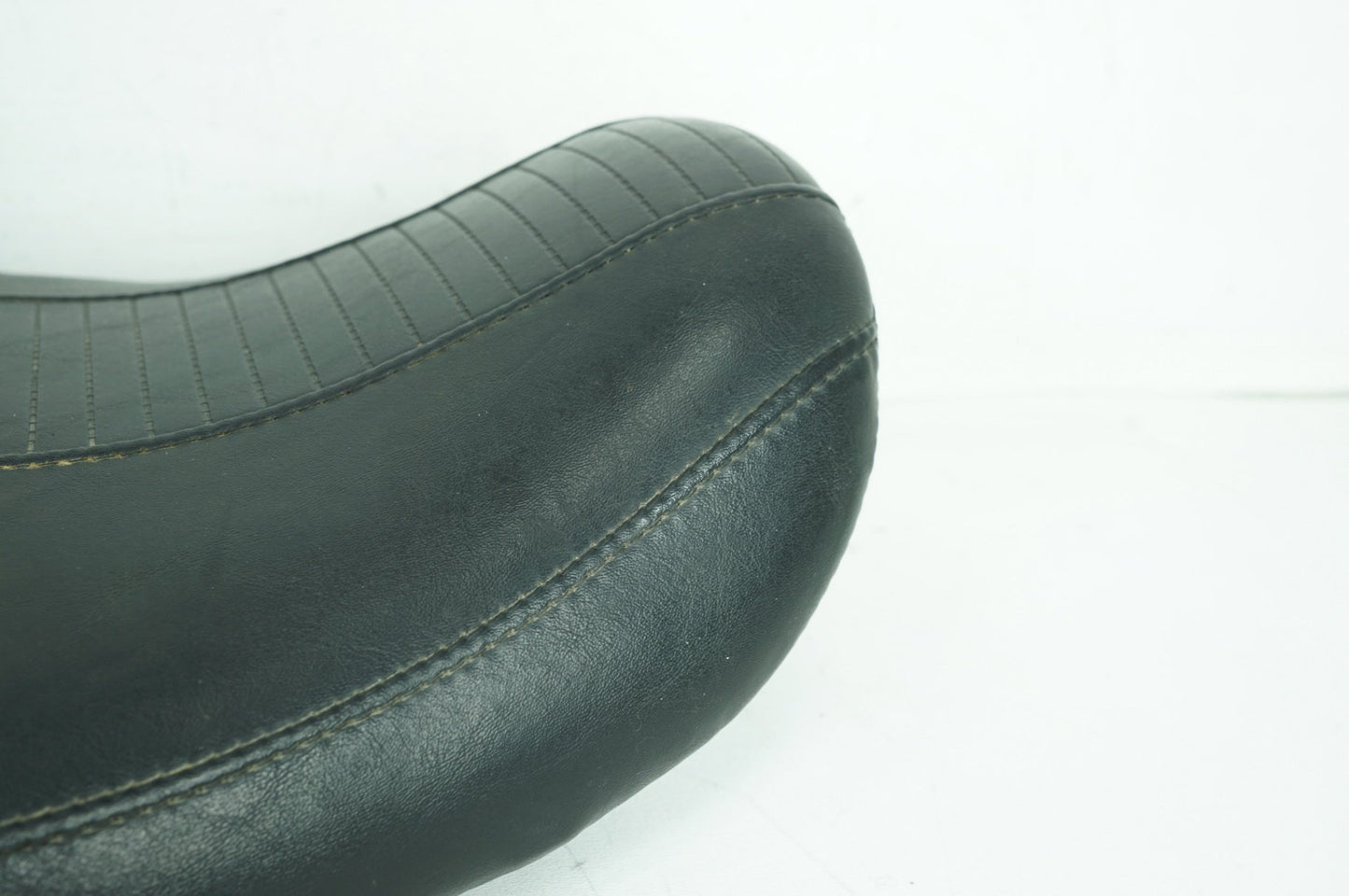 1999 - 2006 Harley-Davidson Dyna Low Rider Passenger Rider Driver Seat Saddle 53078-04