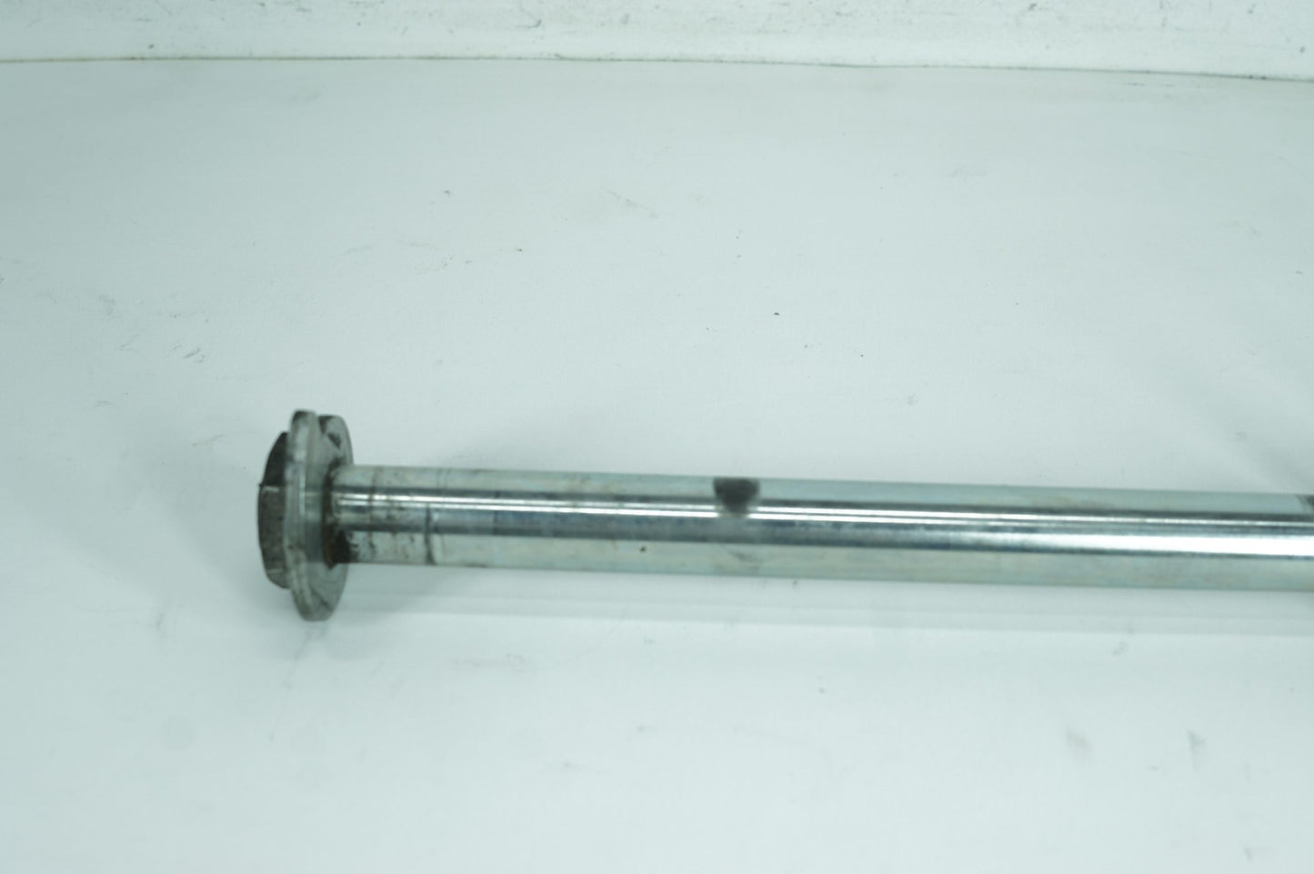2012 - 2016 Harley-Davidson Touring Electra Ultra CVO Rear Wheel Axle Bolt Shaft 41056-09