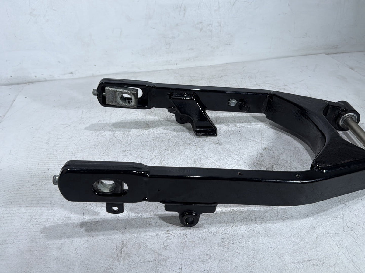 2014 Harley Dyna Low Rider FXDL OEM Rear Fork Swingarm Swing Arm 47820-10