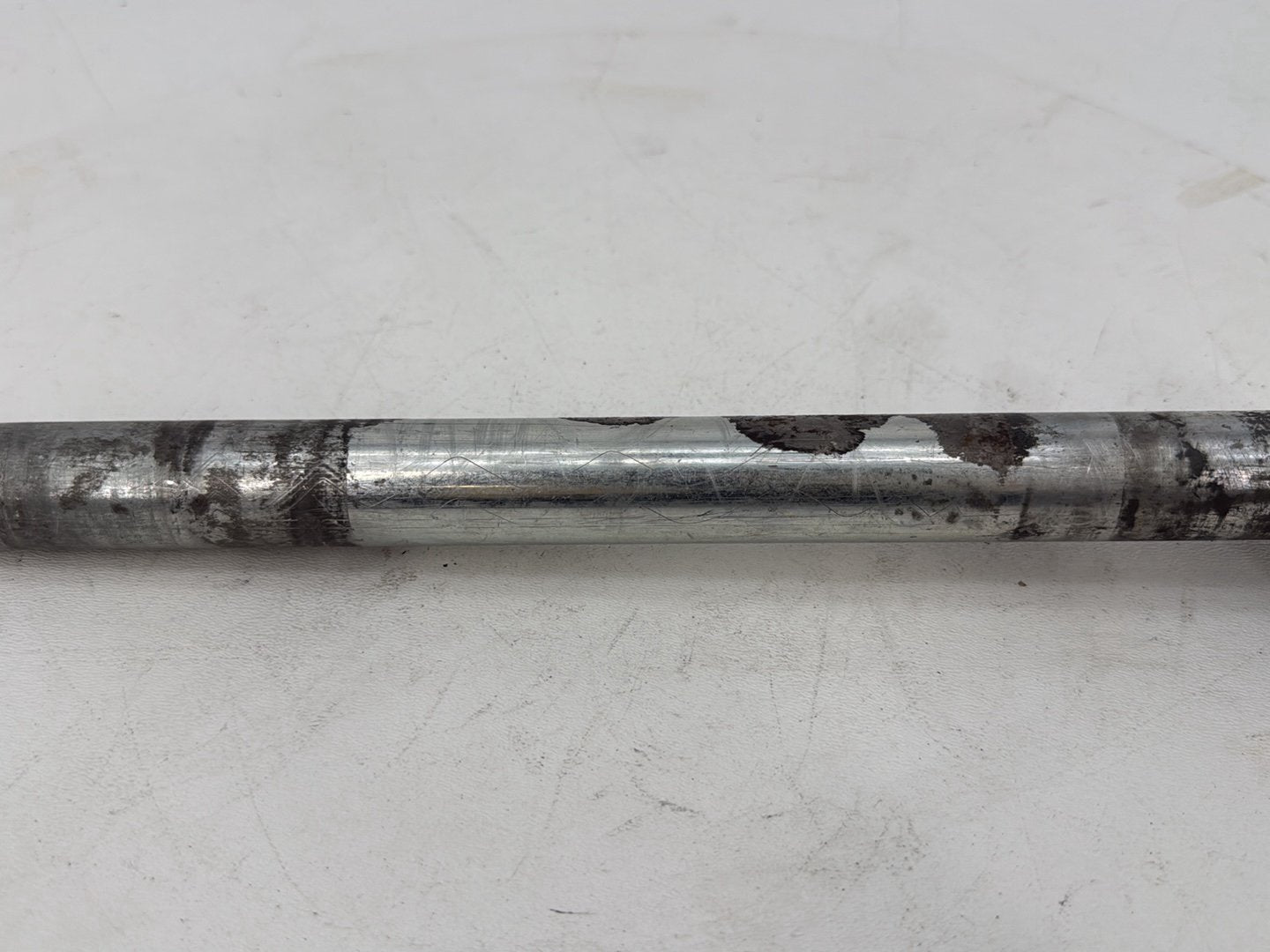 1999 - 2006 Harley-Davidson Touring Electra Glide Rear Wheel Axle Bolt Shaft 	41056-02