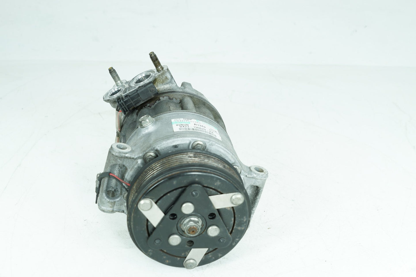 2013 - 2015 Jaguar XF  Air Conditioning Compressor Bracket