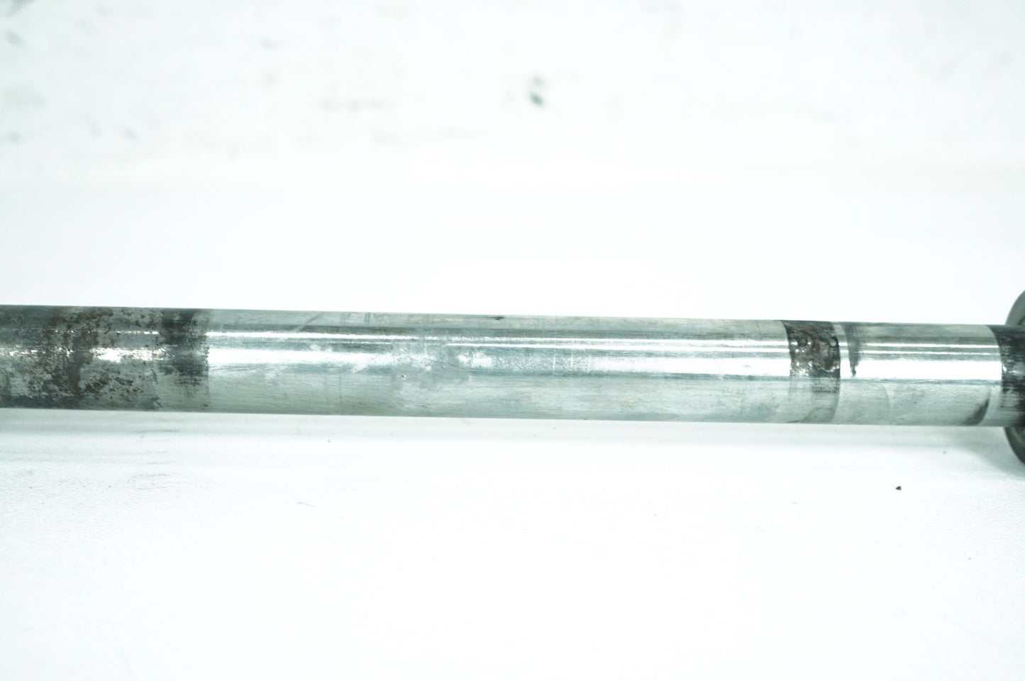 2008 - 2016 Harley-Davidson Touring Street Glide Rear Wheel Axle Bolt Shaft 41056-09