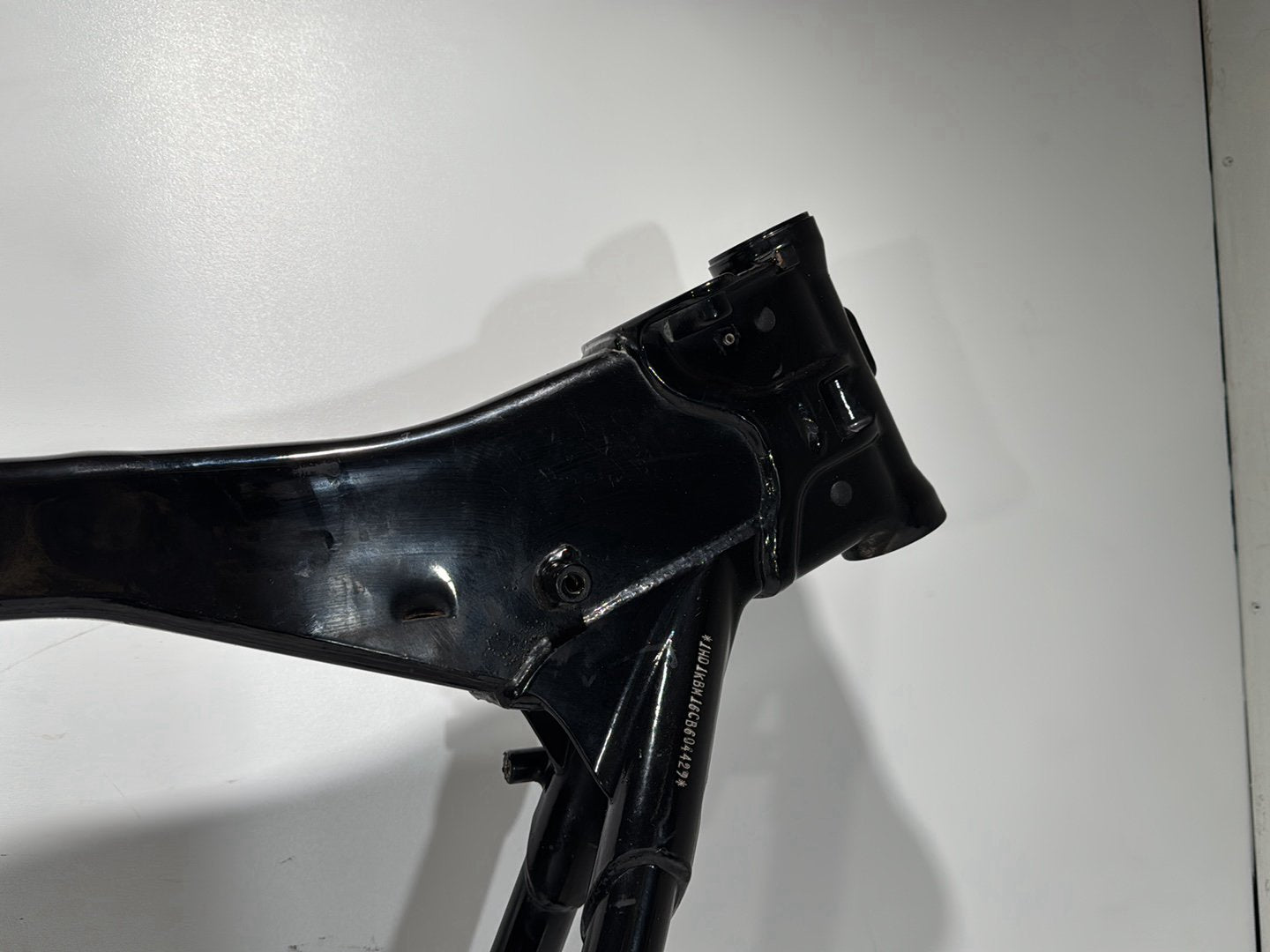2008 - 2016 Harley-Davidson Touring Street Glide Body Main Frame Chassis SLVG  	47900-11BHP