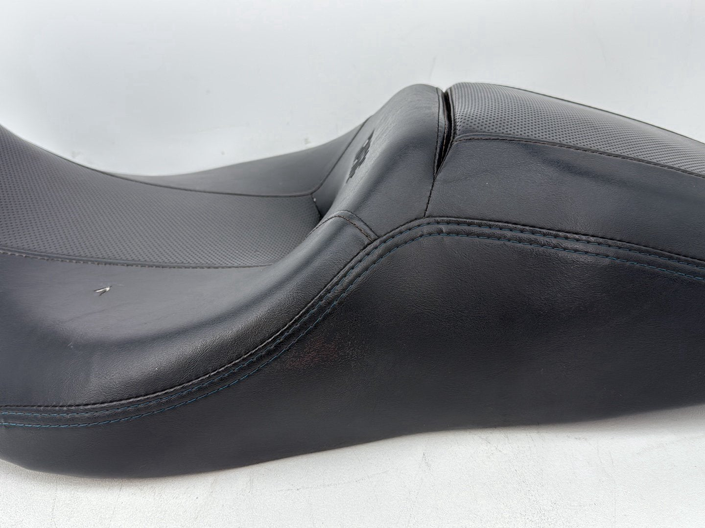 Harley-Davidson Misc  Passenger Rider Driver Seat Saddle HDMC
