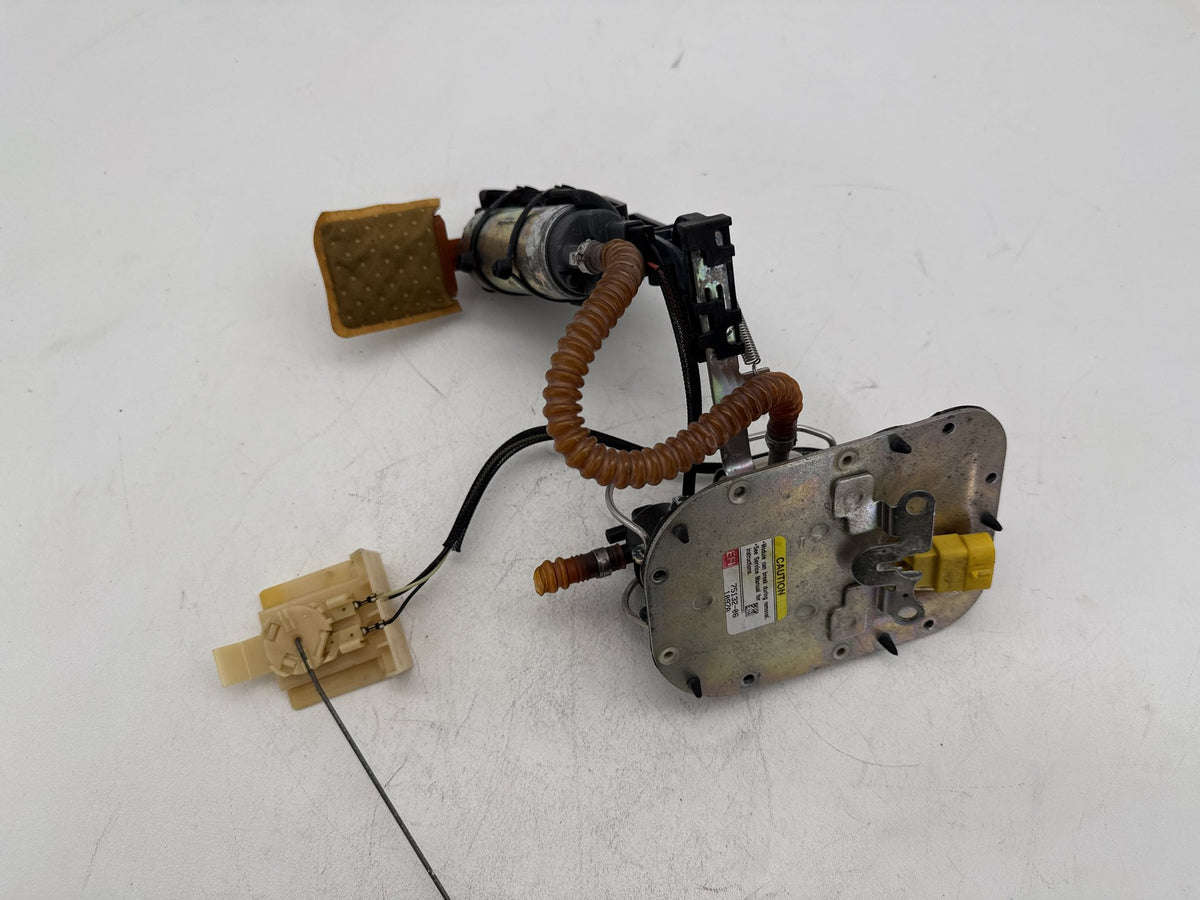 2008 Harley Softail Custom FXSTC OEM Fuel Pump Gas Gasoline Petrol Sending