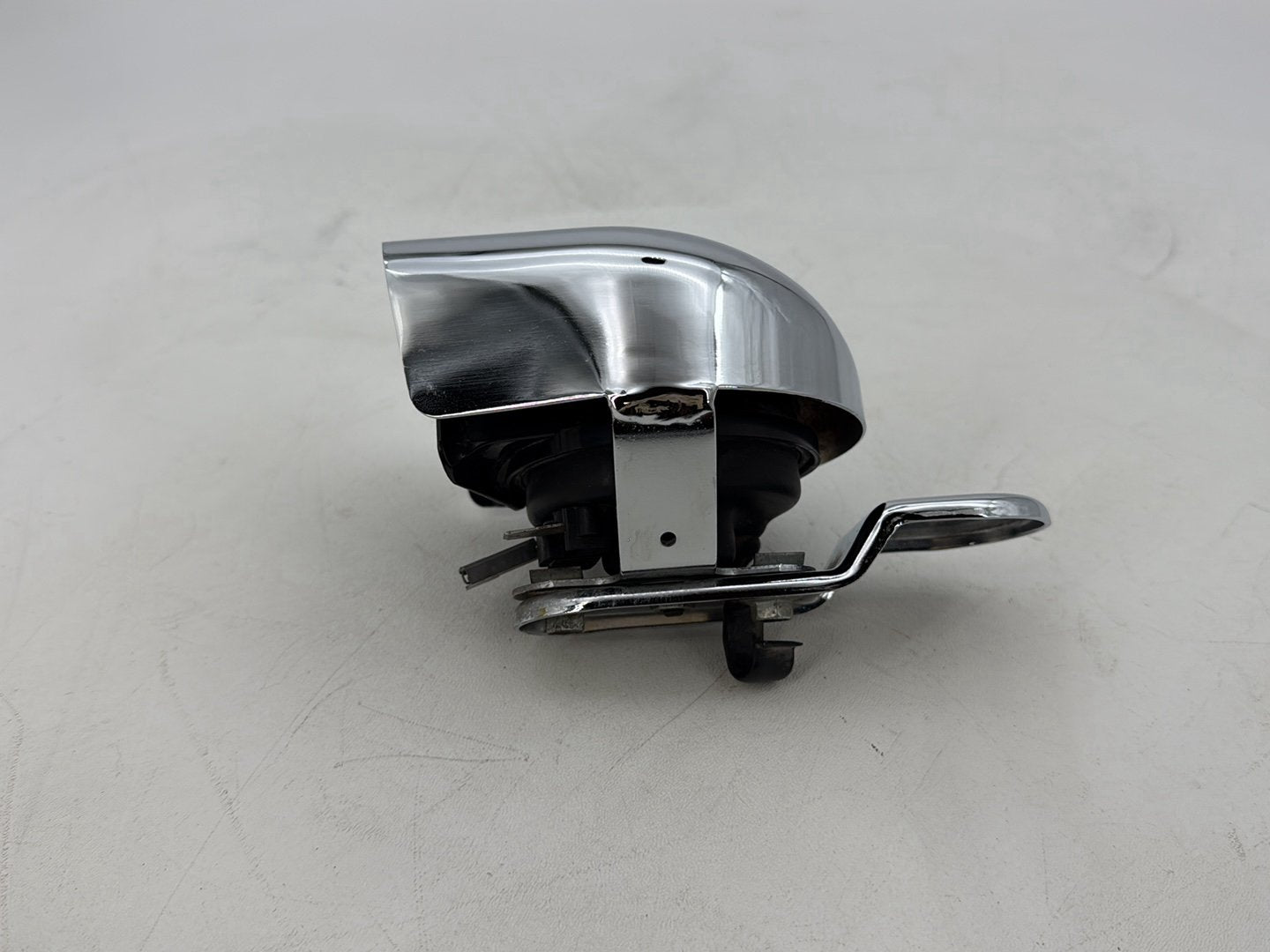 2007 - 2011 Harley-Davidson Touring Electra Glide Ultra Horn Signal Klaxon Chrome Cover 69012-93A