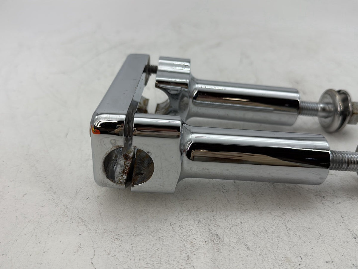 2006 Harley Dyna FXDWGI Wide Glide OEM Front Handlebar Riser Top Clamp Chrome