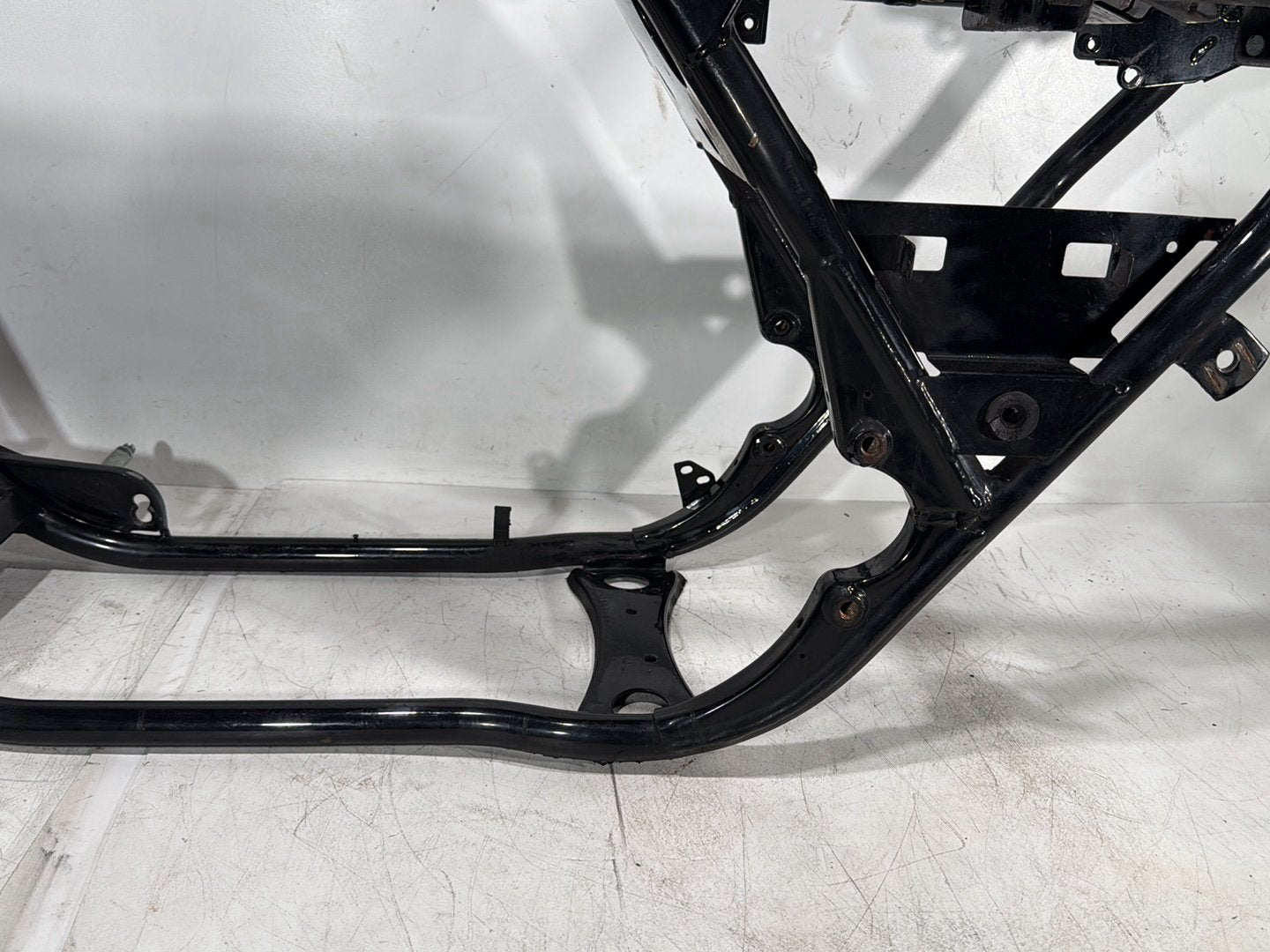 2004 Harley Road King Touring Custom FLHRSI OEM Body Main Frame Chassis CLN CLR