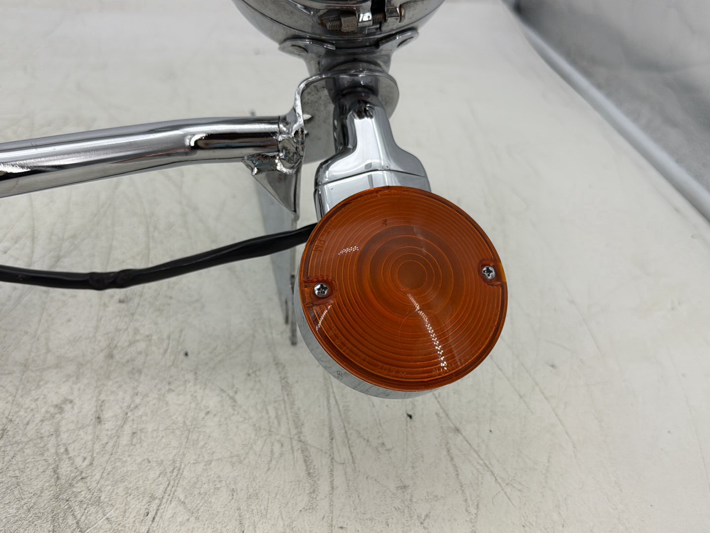 1998 Harley Touring FLHTCUI Electra Glide Ultra OEM Front Turn Signal Indicators Aux Light Bar