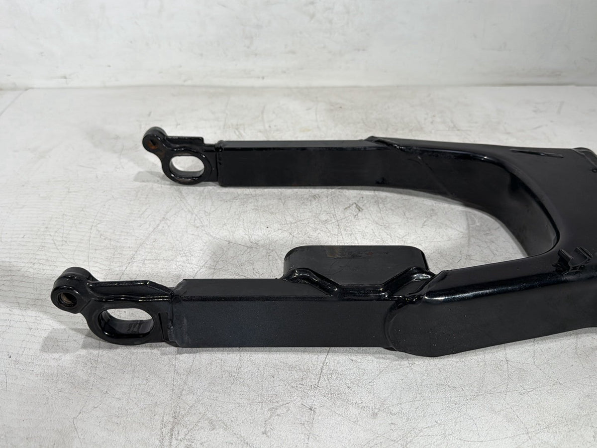 2006 Harley Electra Glide Touring Ultra FLHTCUI OEM Rear Fork Swingarm Swing Arm