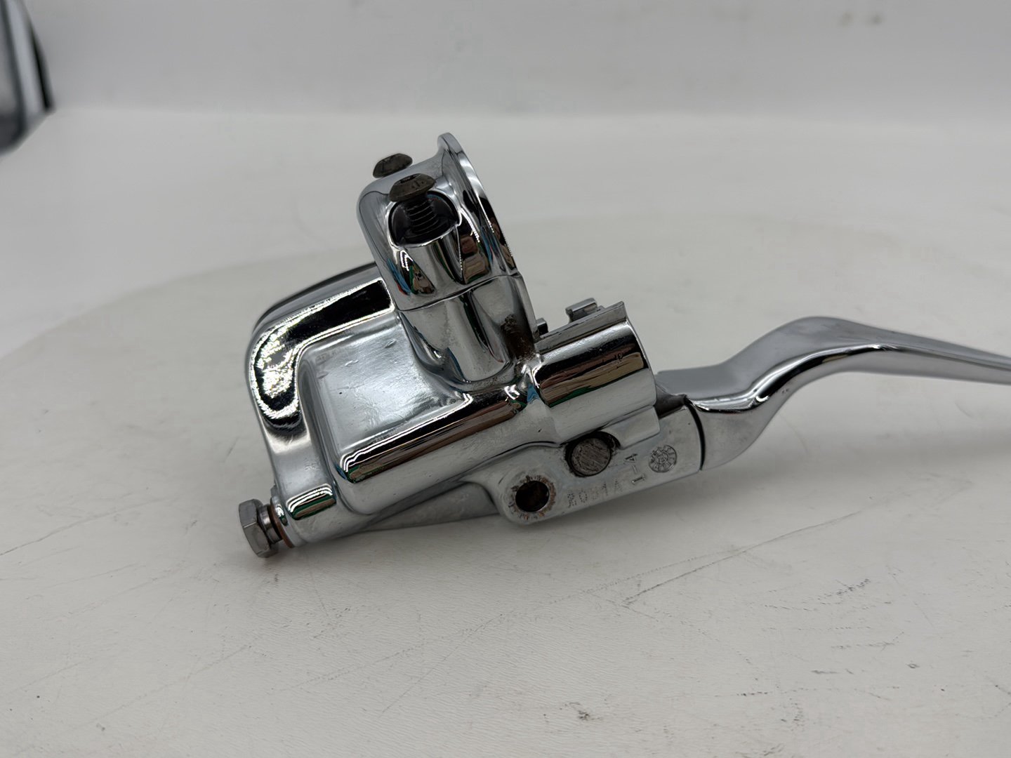 1999 - 2006 Harley-Davidson Touring CVO Screamin Eagle Road King Front Right Brake Lever Master Cylinder 45179-02A