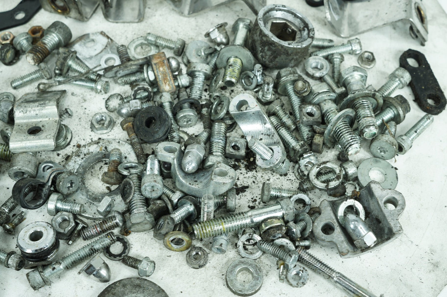 2000 - 2006 Harley-Davidson Touring Road King Custom Hardware Bolts Nuts & Brackets w/ Left Right Swingarm Brackets