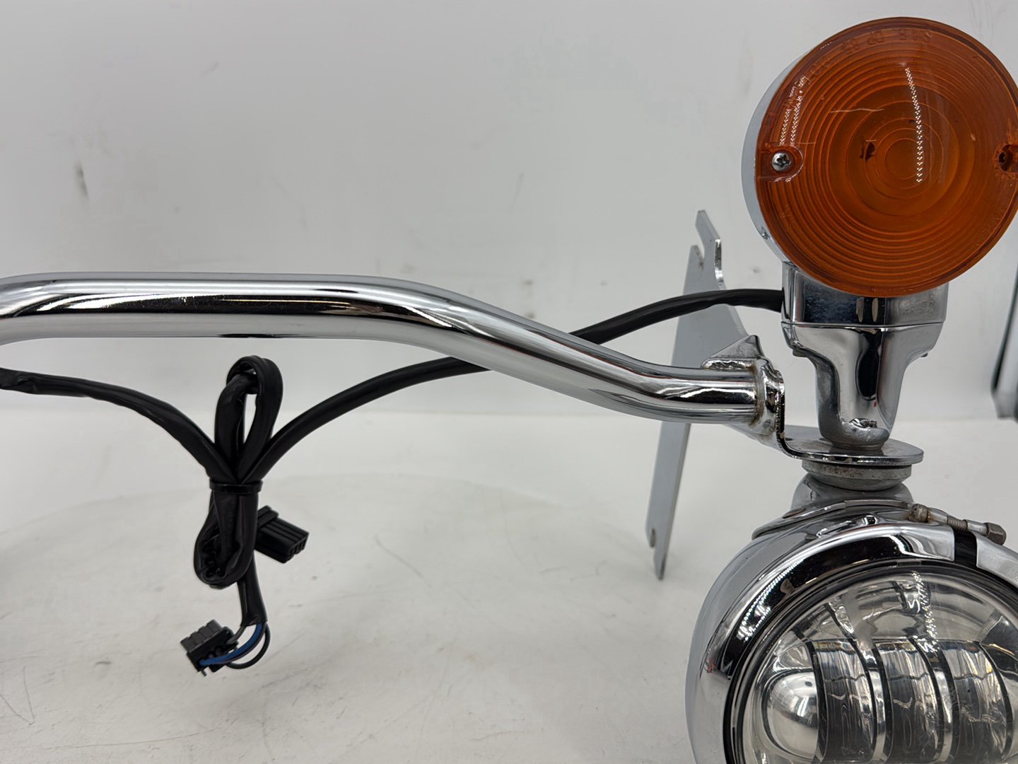 2007 - 2011 Harley-Davidson Touring Electra Glide Ultra Front Turn Signal Indicators Aux Light Bar 68712-94A