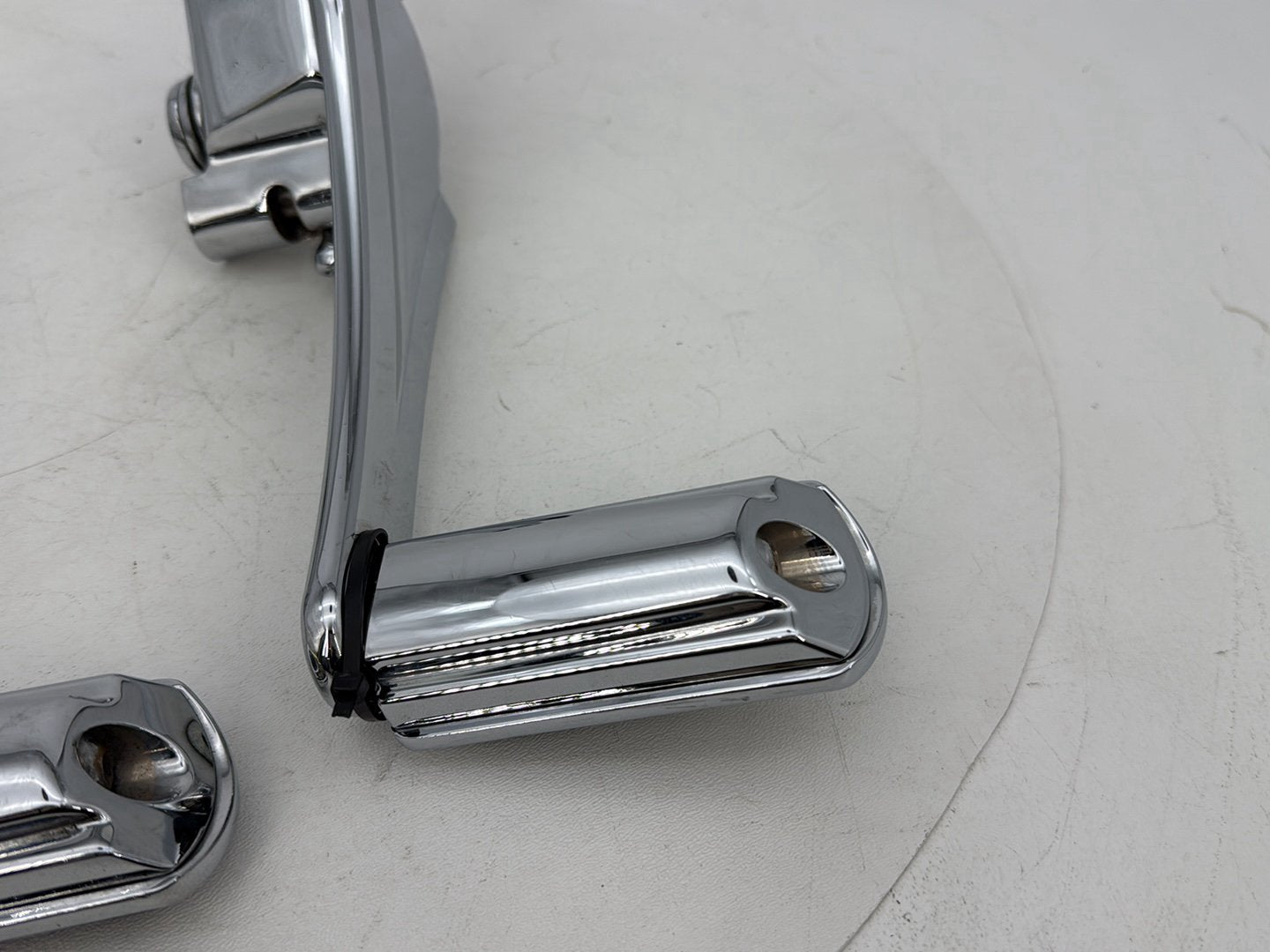 2007 - 2011 Harley-Davidson Touring Electra Glide Ultra Passenger Left & Right Foot Pegs Kuryakyn