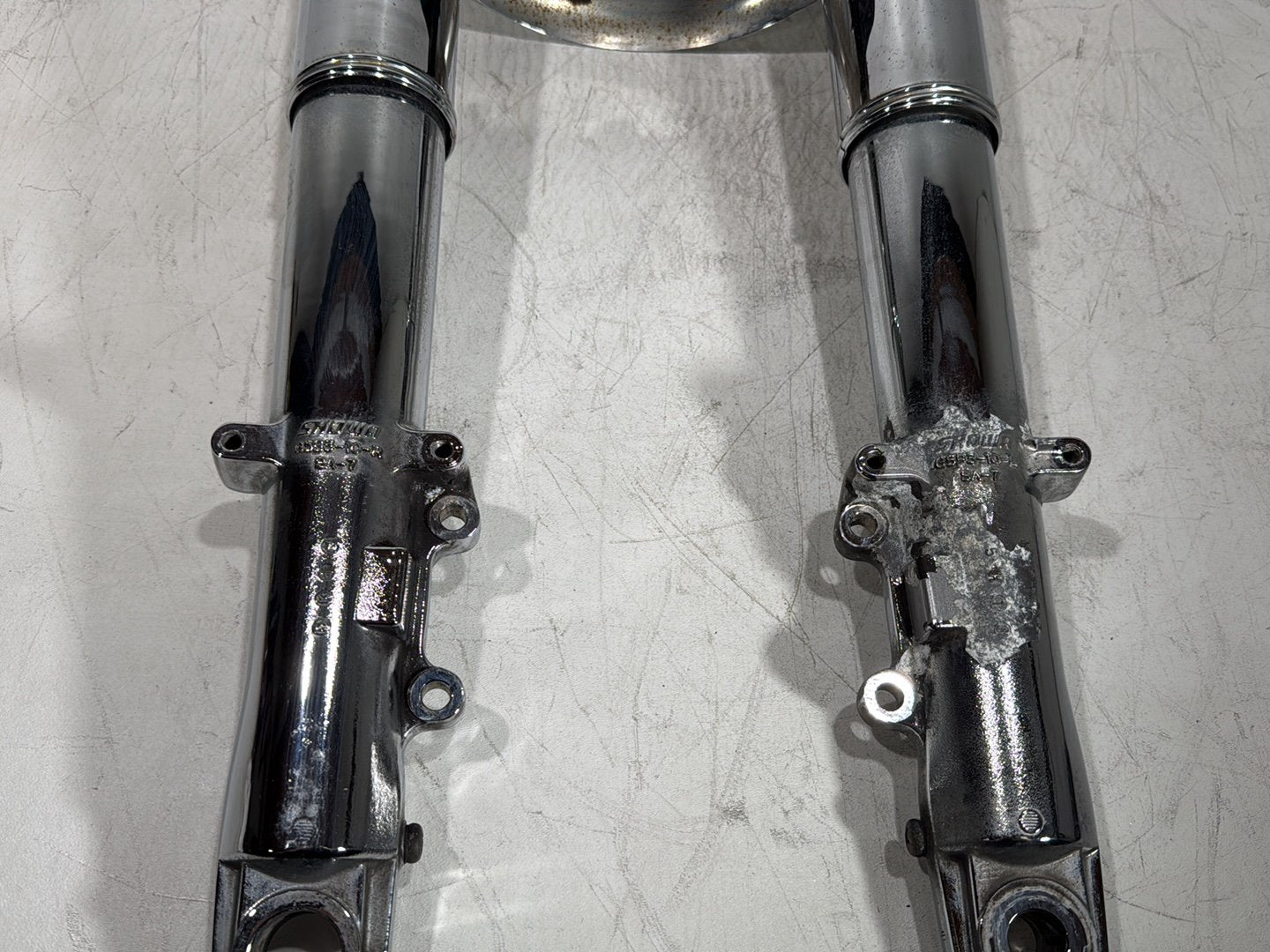 2006 Harley Touring FLHTCI Electra Glide Classic OEM Front Triple Tree Set & LH RH Fork Legs Sliders