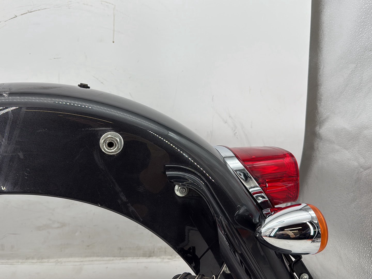 2007 Harley Street Glide Touring FLHX OEM Rear Wheel Fender & Turn Signals Bar