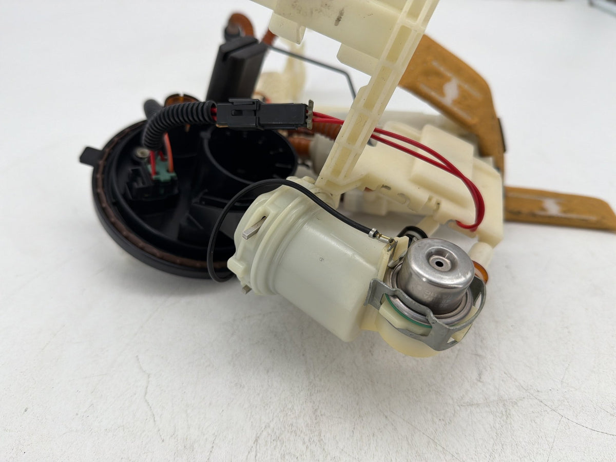 2011 Harley Road King Touring FLHR OEM Fuel Pump Gas Gasoline Petrol Sending