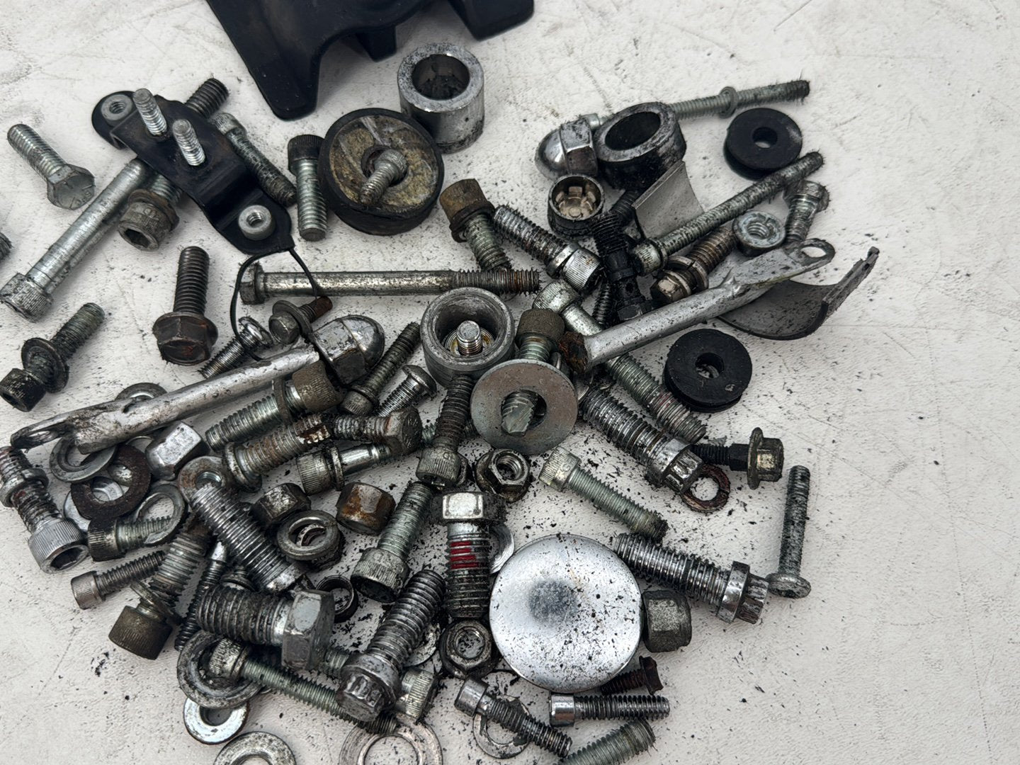 1999 - 2006 Harley-Davidson Dyna Low Rider Hardware Bolts Nuts & Brackets 37178-99