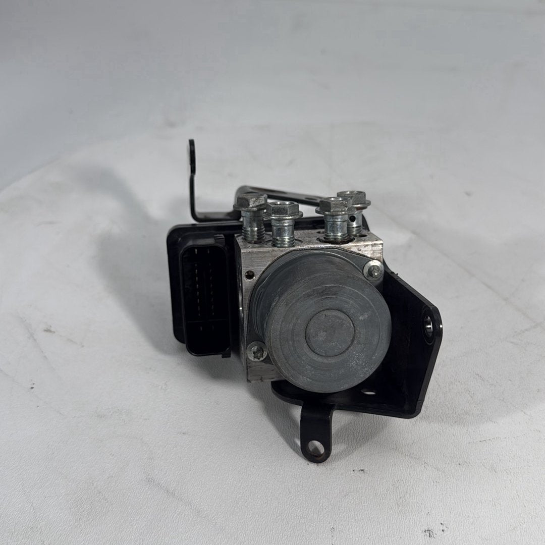 2017 - 2026 Harley-Davidson Softail Heritage Classic 114 ABS Brake Pump & Control Module 41100044C