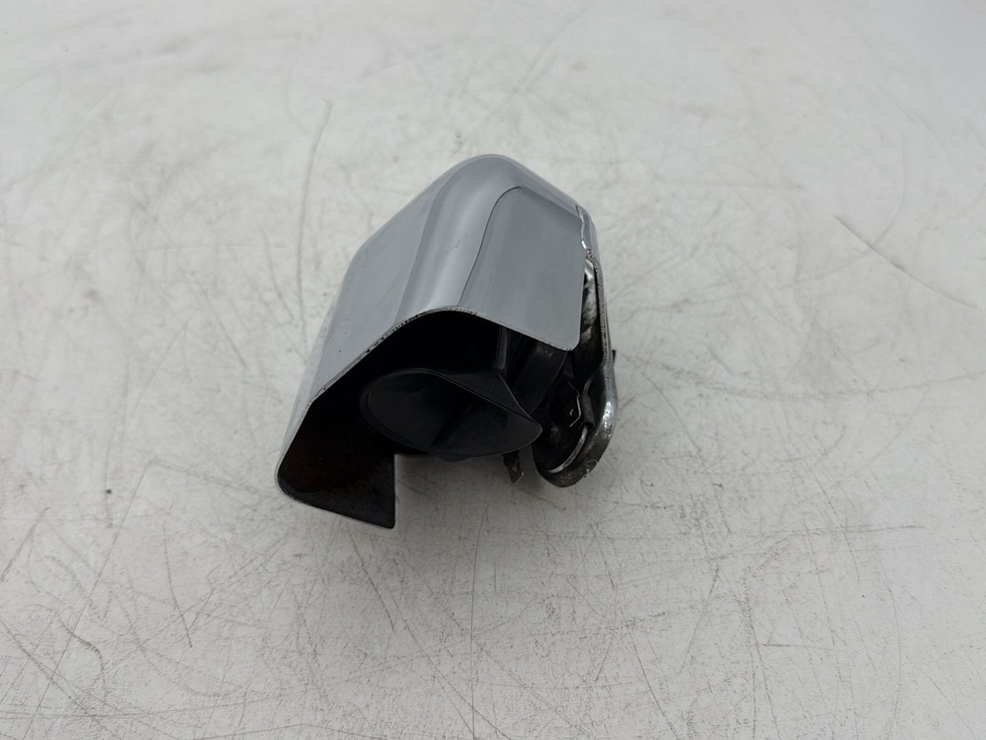 2005 Harley Dyna FXDWG Wide Glide OEM Horn Signal Klaxon Chrome Cover