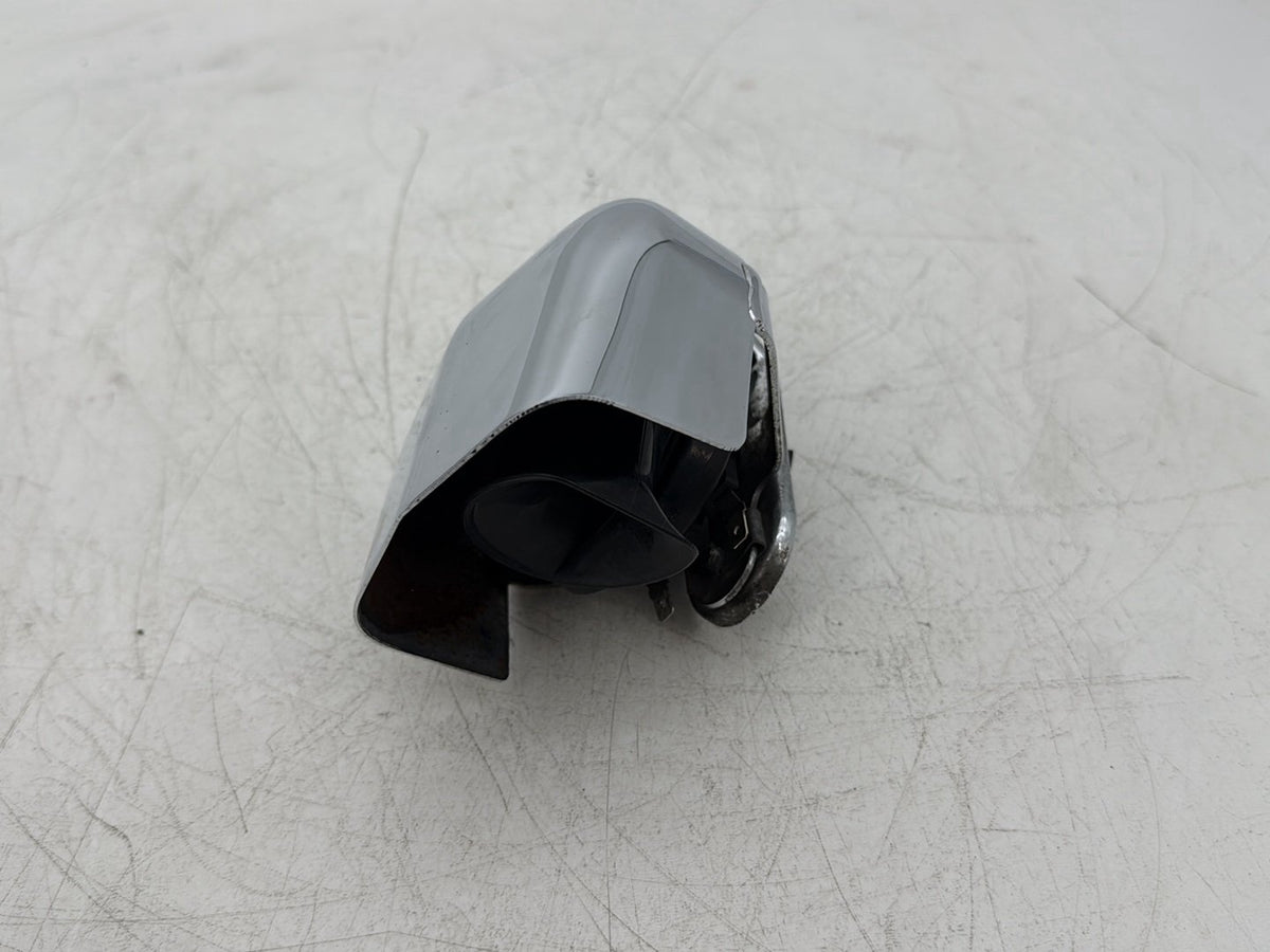 2005 Harley Dyna FXDWG Wide Glide OEM Horn Signal Klaxon Chrome Cover 69012-93A
