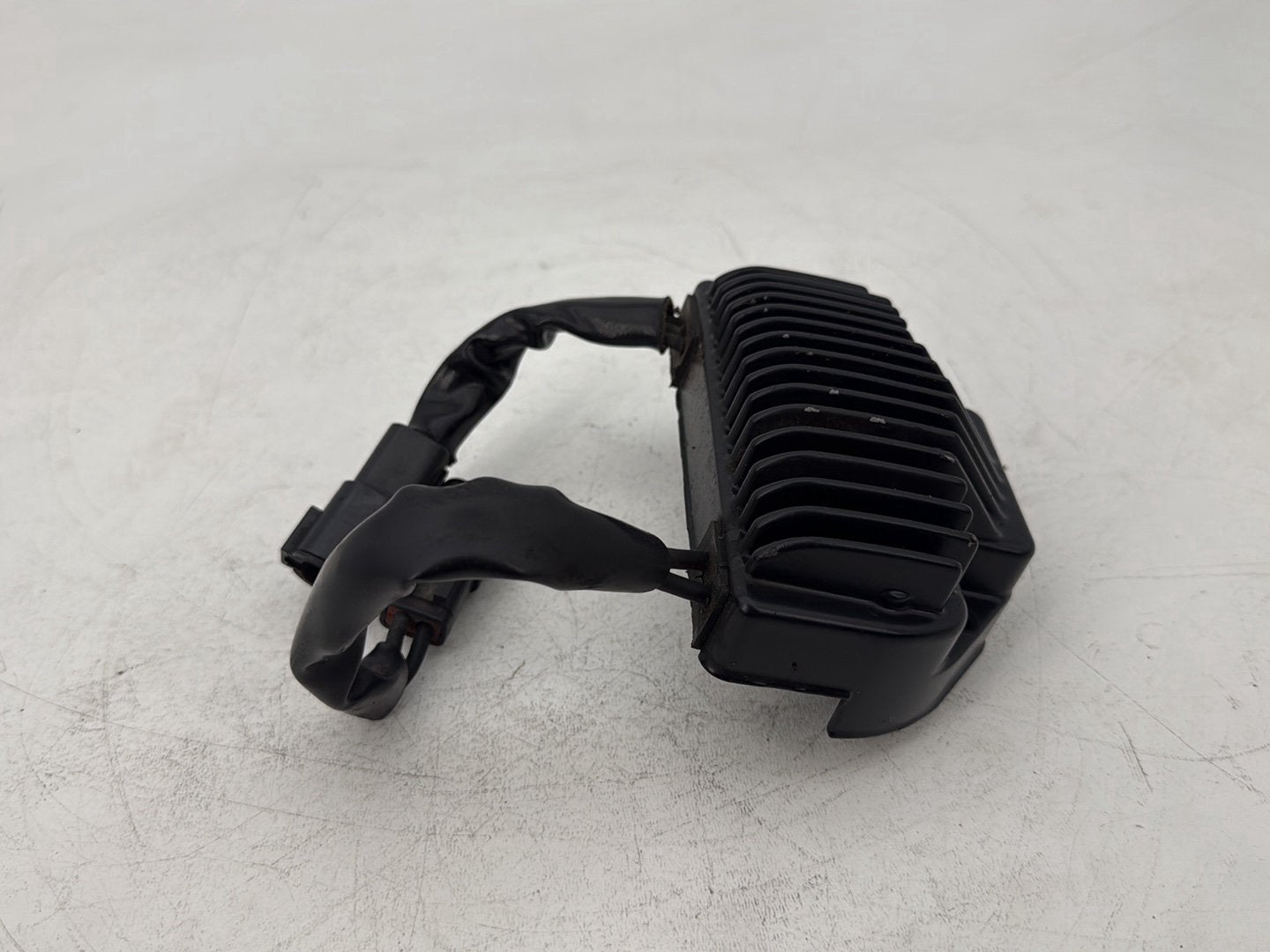 1999 - 2006 Harley-Davidson Dyna Super Glide Voltage Regulator Rectifier   	74631-06