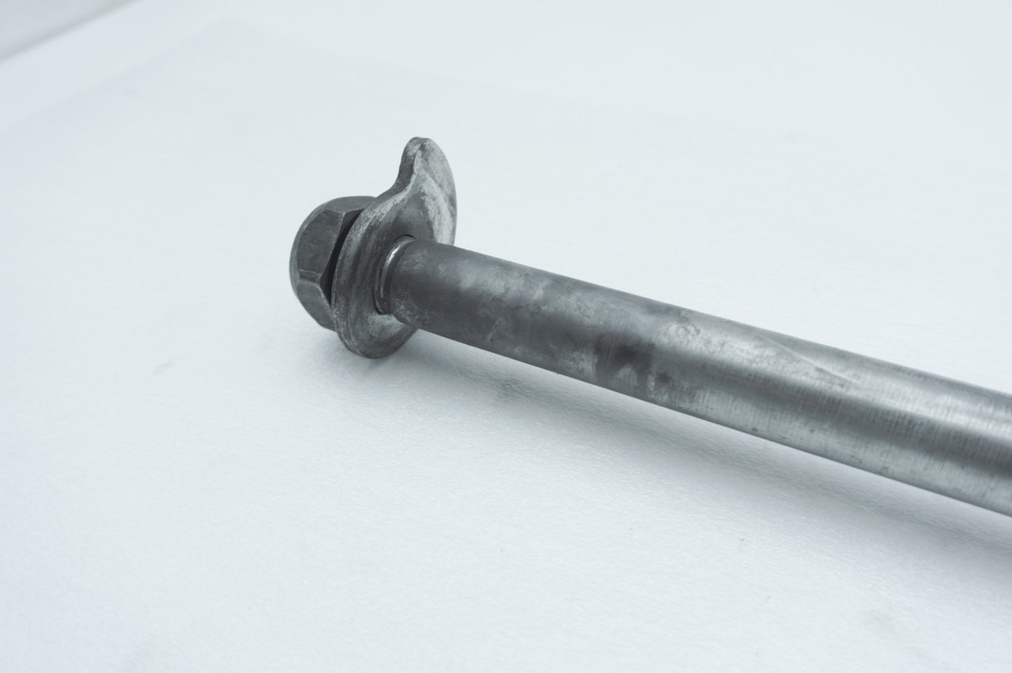2012 - 2016 Harley-Davidson Touring Road Glide Rear Wheel Axle Bolt Shaft 41056-09
