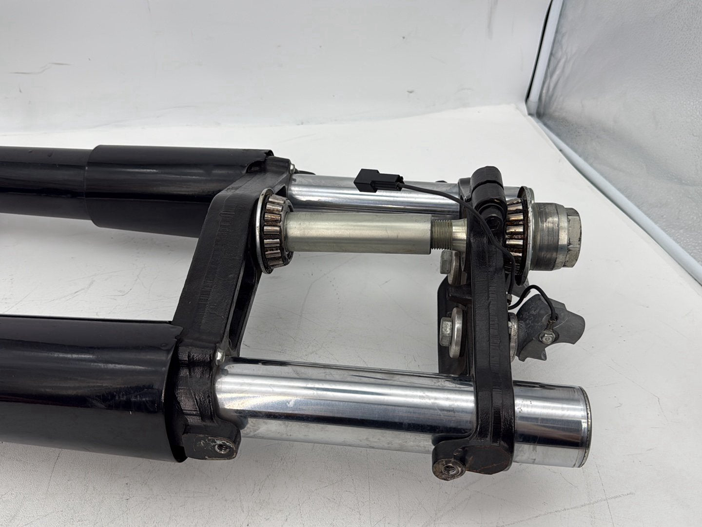 2015 Harley Touring FLHXS Street Glide OEM Front Triple Tree Set & LH RH Fork Legs Sliders