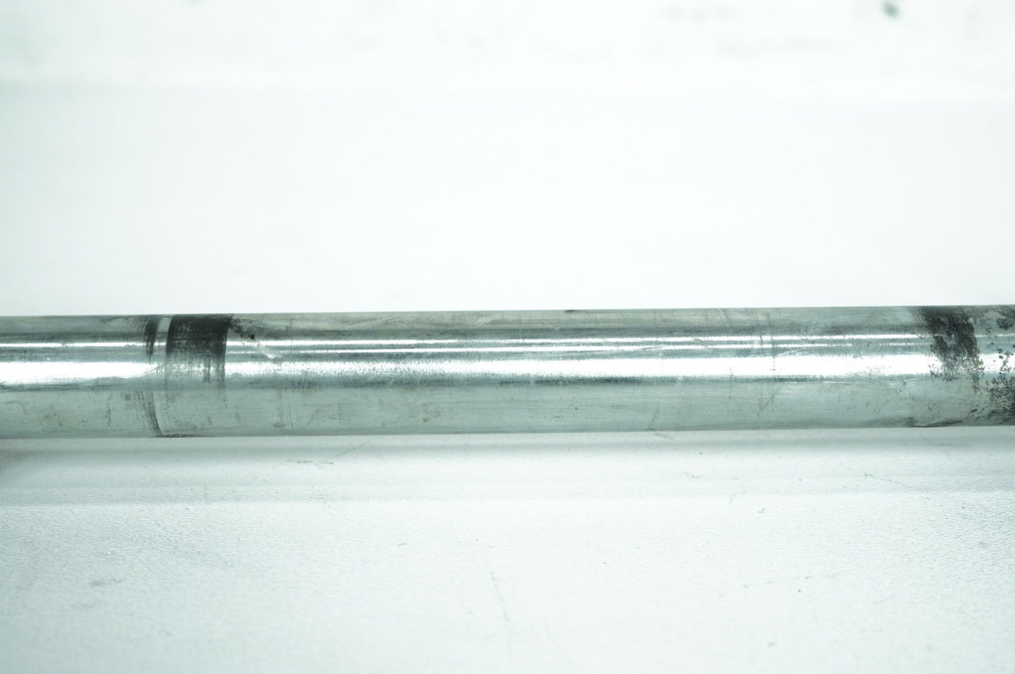 2008 - 2016 Harley-Davidson Touring Street Glide Rear Wheel Axle Bolt Shaft 41056-09