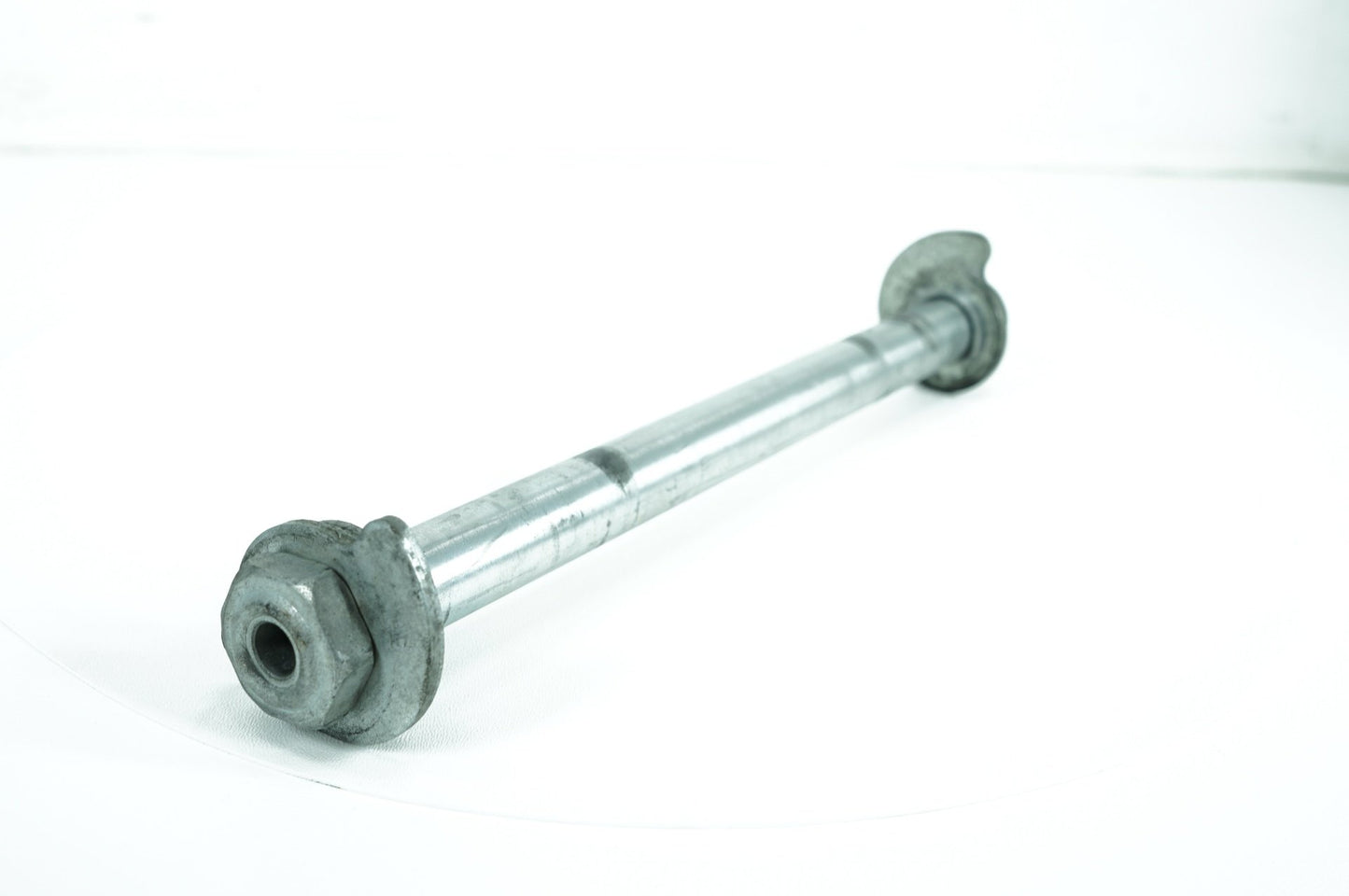 2007 - 2016 Harley-Davidson Touring CVO Electra Screamin Eagle Rear Wheel Axle Bolt Shaft 43000002