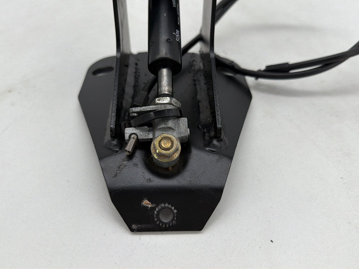 2007 Harley Street Glide Touring FLHX OEM Adjustable Rider Backrest Lift Mount