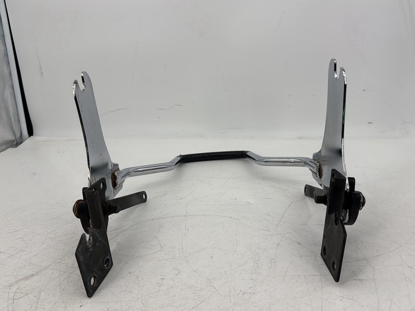 2006 Harley Touring FLHRI Road King OEM Rear Back Sissy Bar Rail Sissybar