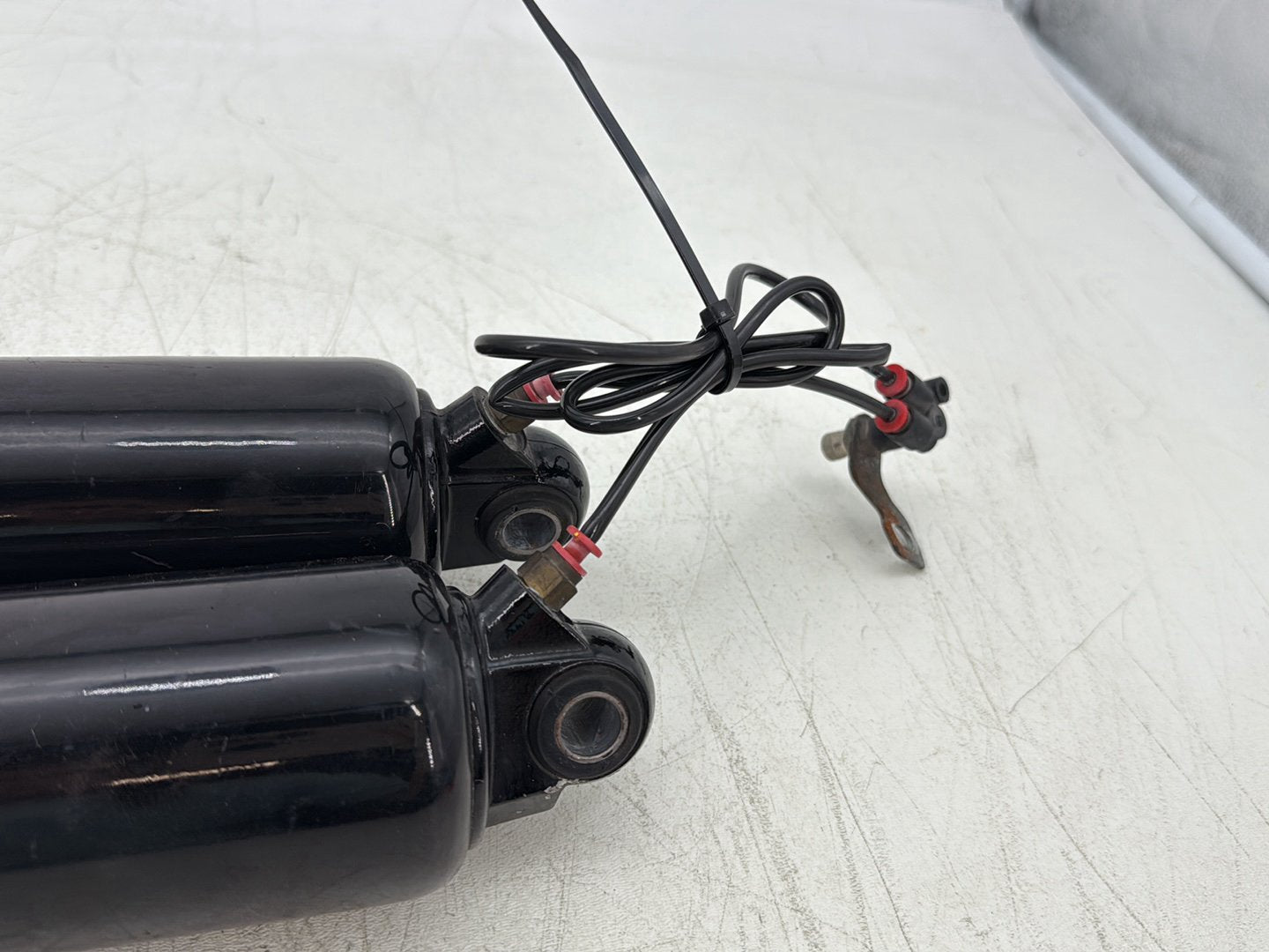 2004 Harley Road King Touring Custom FLHRSI OEM Rear Left Right Shock Absorbers