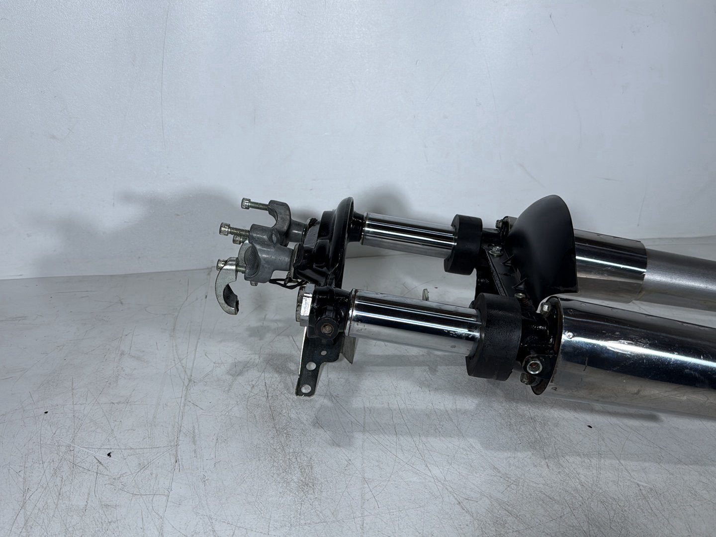 1999 - 2006 Harley-Davidson Touring Electra Glide Classic Front Triple Tree Set & LH RH Fork Legs Sliders  	45435-95