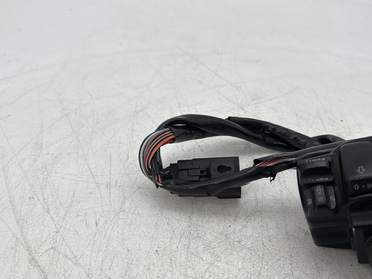 2013 Harley Electra Glide Touring Ultra FLHTCUI OEM Right Engine Start Kill Switches Controls